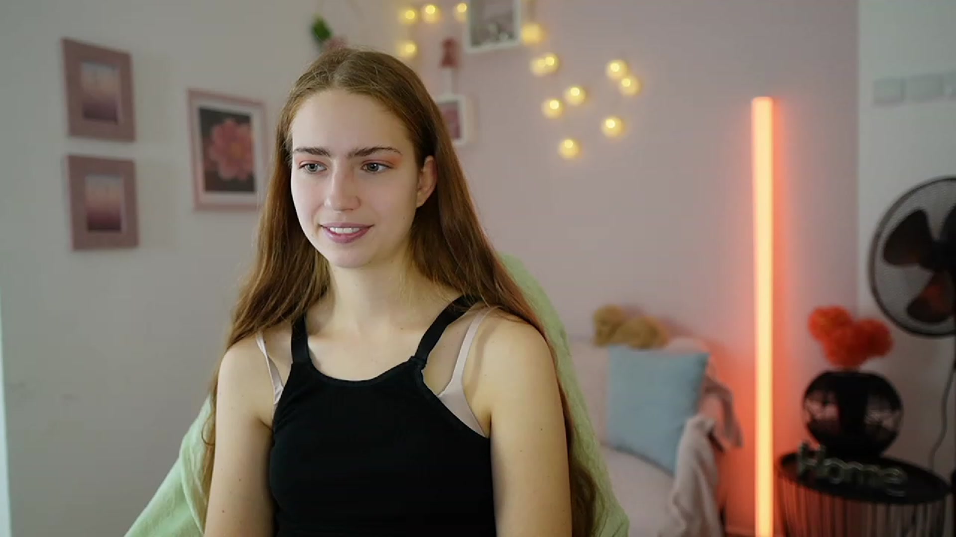 Gallery image thumbnail from Naomi_Woods18's myfreecams stream on, 12/08/2023, 10:25 image 14 of 20