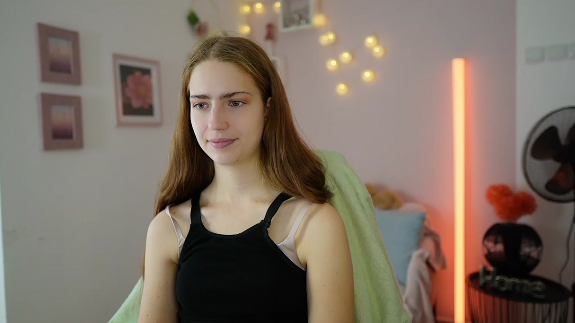 Gallery image thumbnail from Naomi_Woods18's myfreecams stream on, 12/08/2023, 10:25 image 3 of 20