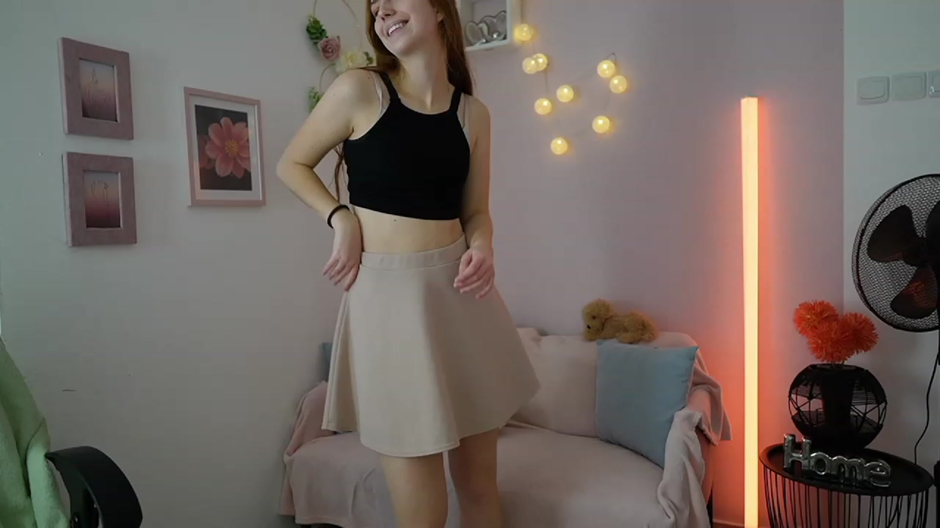 Gallery image thumbnail from Naomi_Woods18's myfreecams stream on, 12/08/2023, 10:25 image 20 of 20