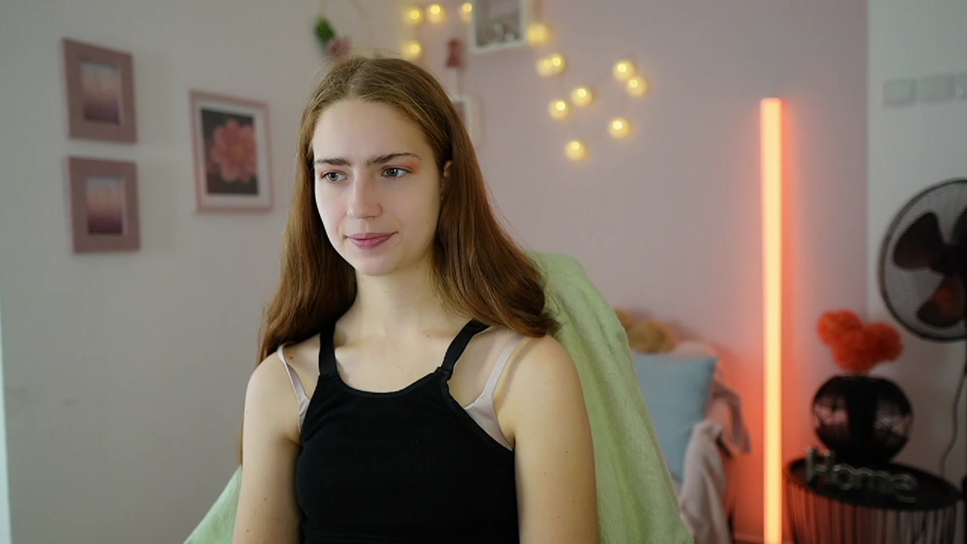 Gallery image thumbnail from Naomi_Woods18's myfreecams stream on, 12/08/2023, 10:25 image 2 of 20