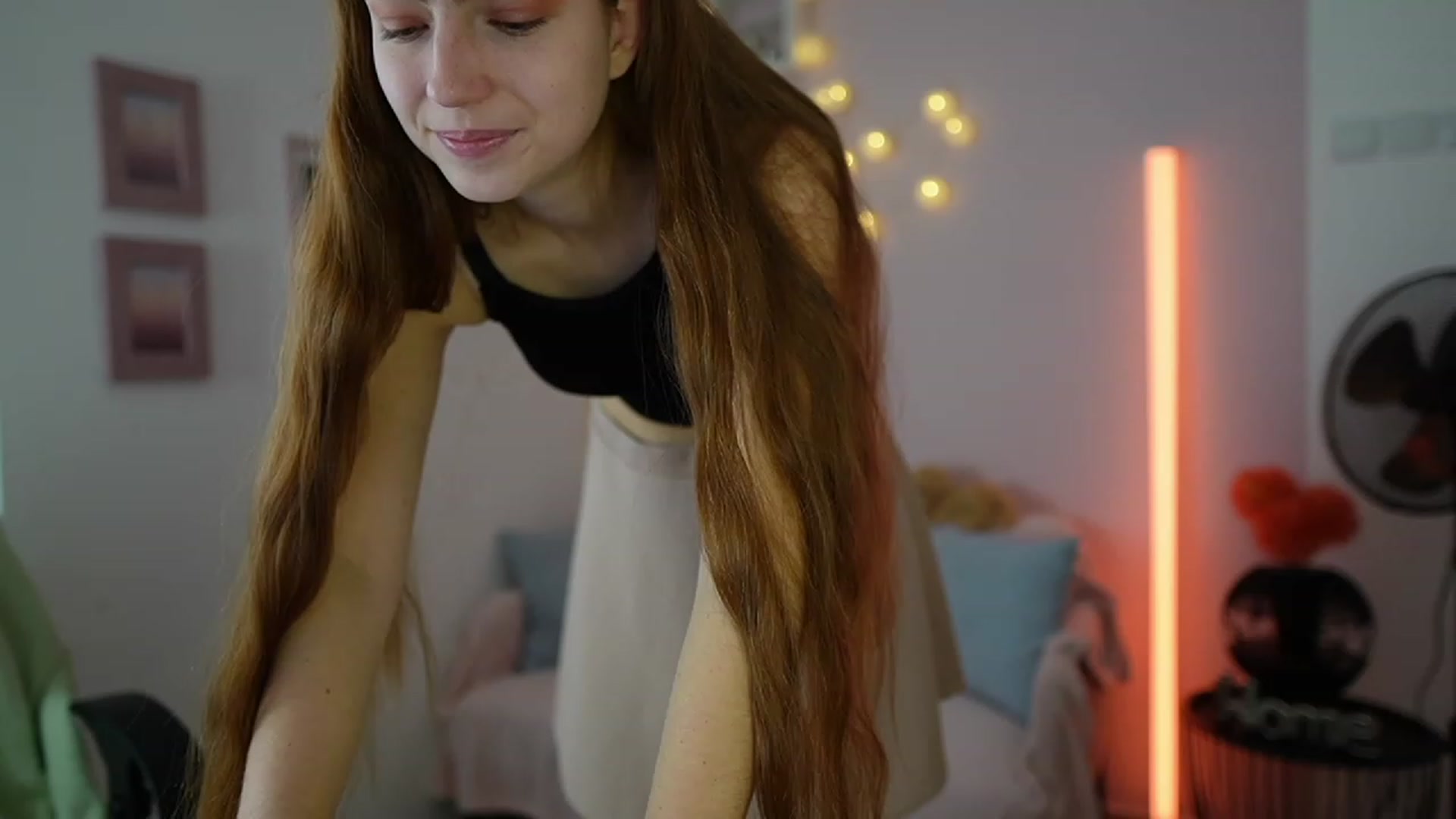Gallery image thumbnail from Naomi_Woods18's myfreecams stream on, 12/08/2023, 10:25 image 19 of 20