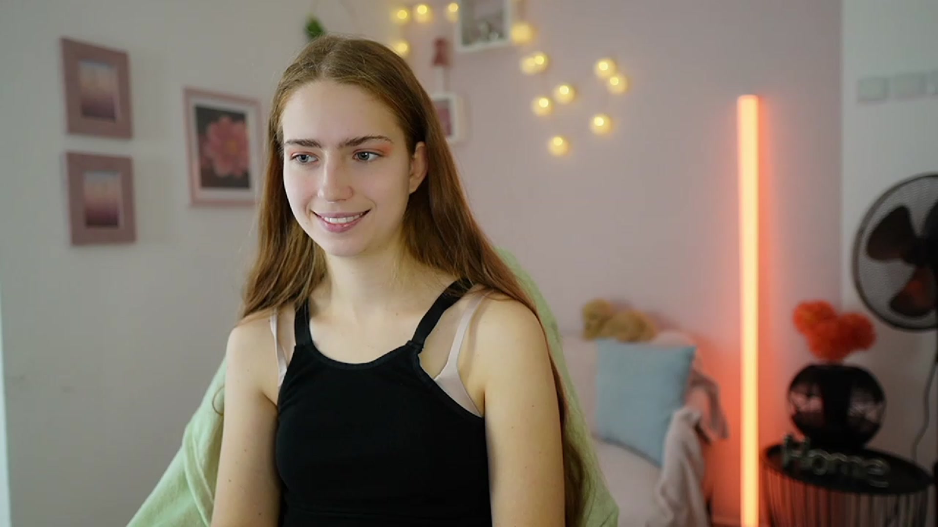 Gallery image thumbnail from Naomi_Woods18's myfreecams stream on, 12/08/2023, 10:25 image 12 of 20