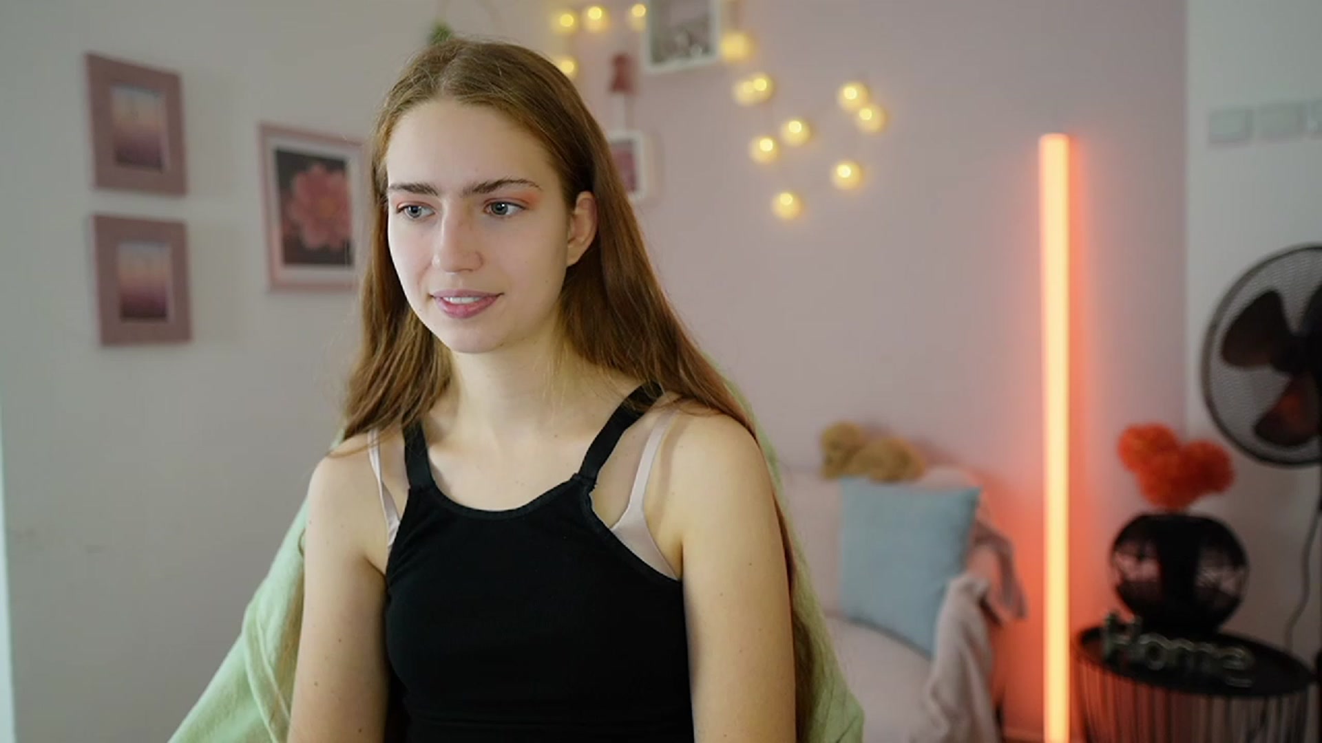 Gallery image thumbnail from Naomi_Woods18's myfreecams stream on, 12/08/2023, 10:25 image 11 of 20