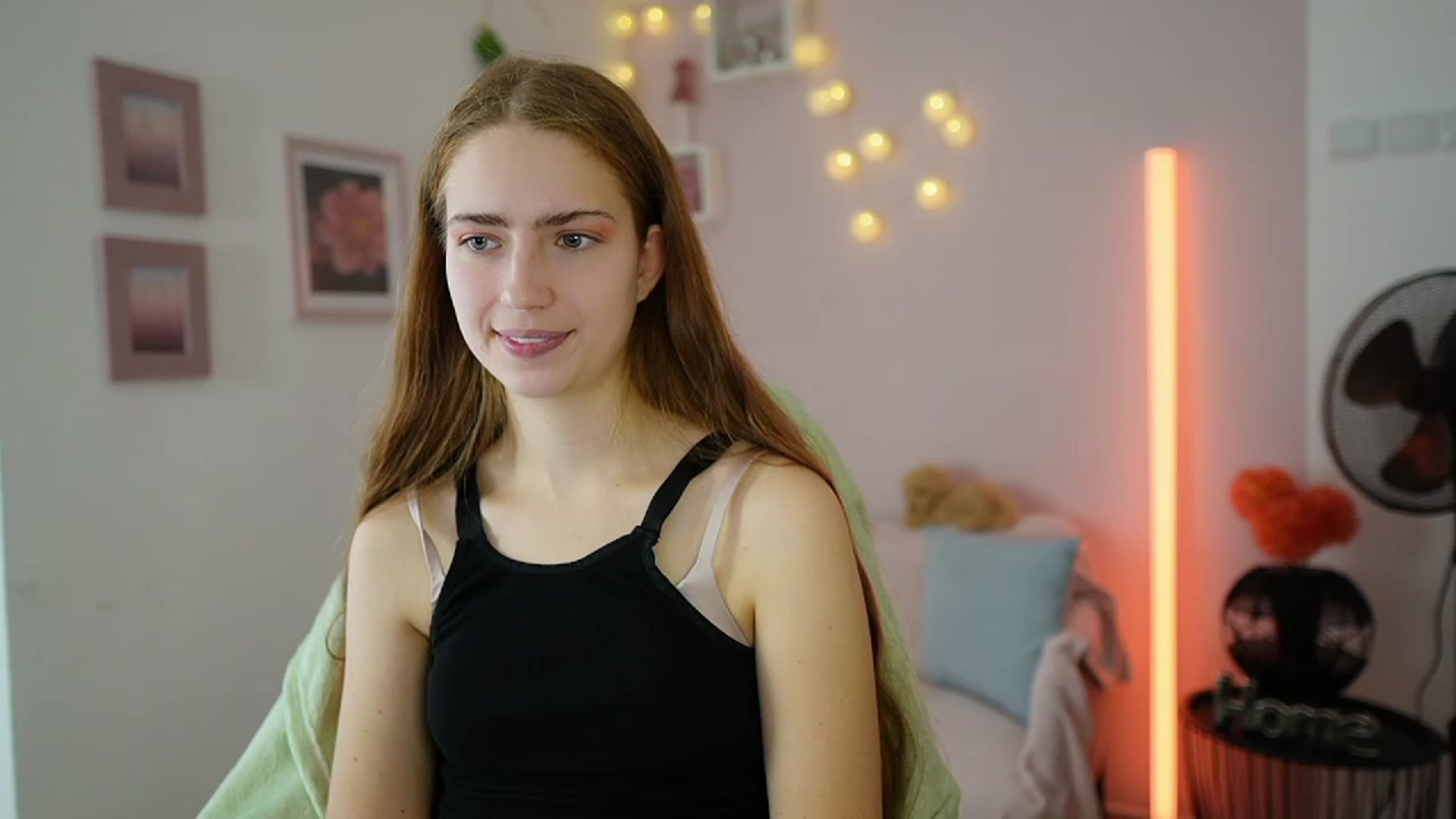 Gallery image thumbnail from Naomi_Woods18's myfreecams stream on, 12/08/2023, 10:25 image 13 of 20
