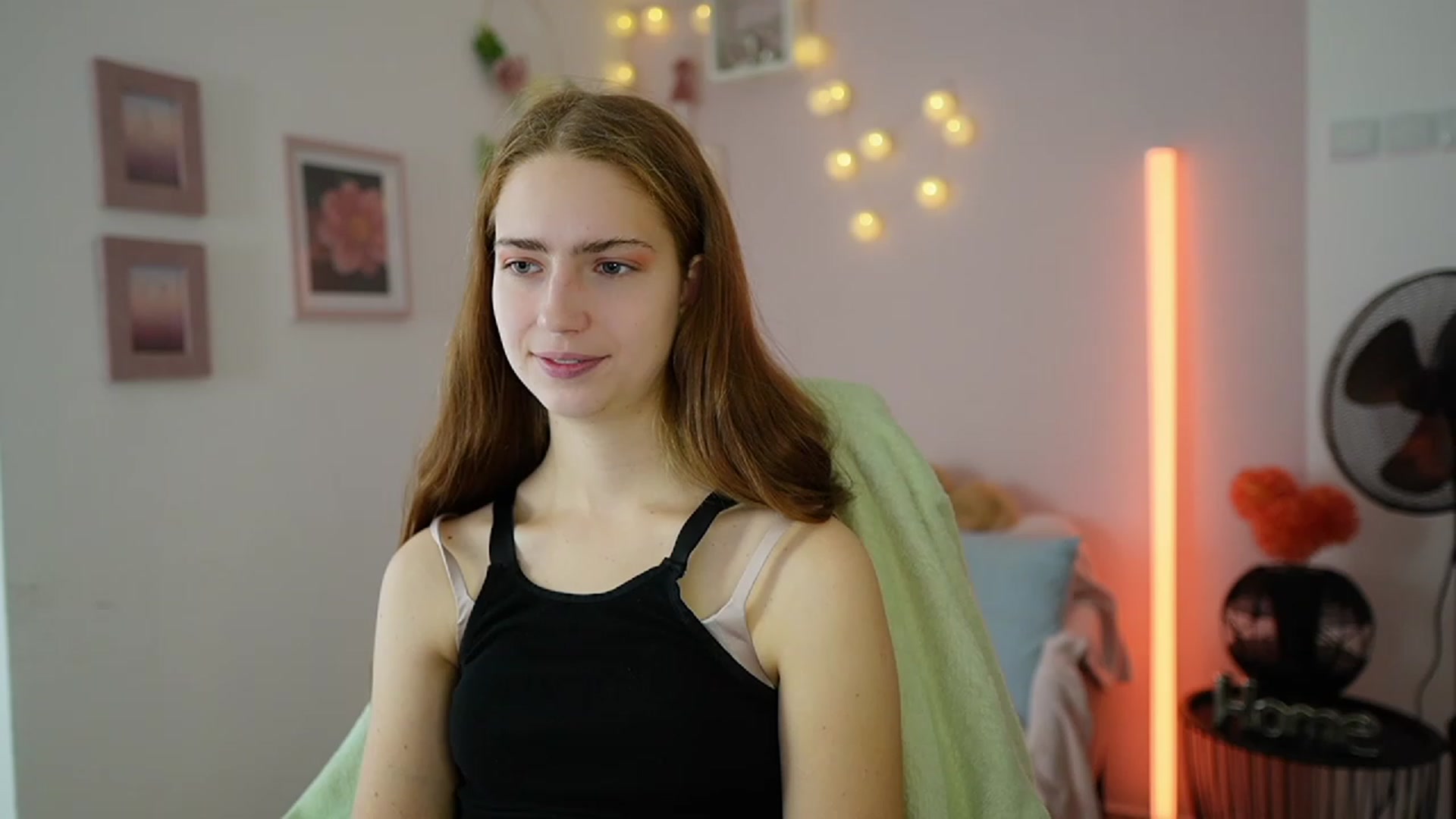 Gallery image thumbnail from Naomi_Woods18's myfreecams stream on, 12/08/2023, 10:25 image 4 of 20