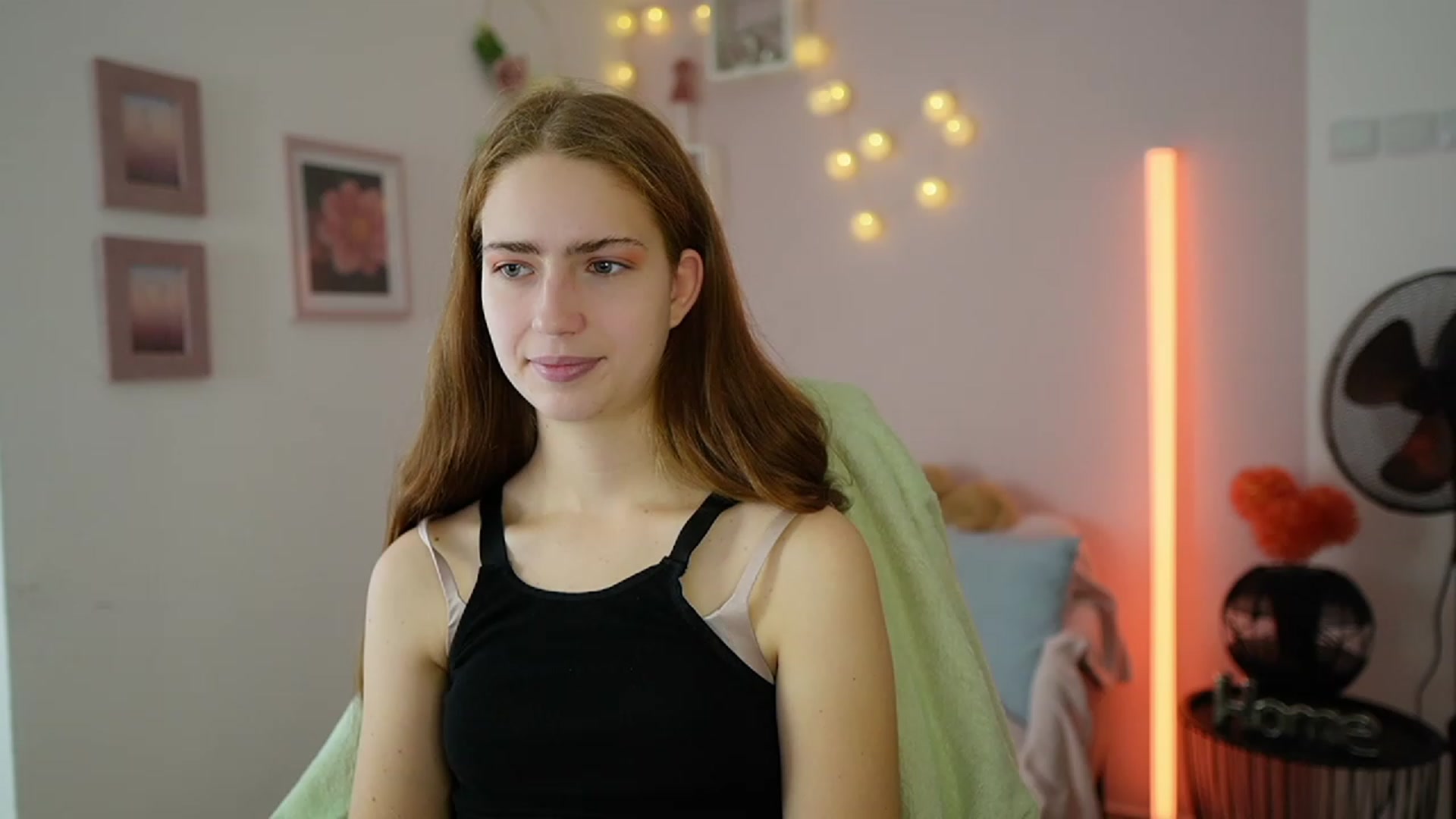 Gallery image thumbnail from Naomi_Woods18's myfreecams stream on, 12/08/2023, 10:25 image 6 of 20