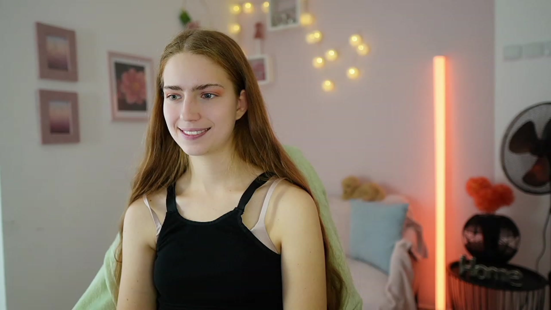 Gallery image thumbnail from Naomi_Woods18's myfreecams stream on, 12/08/2023, 10:25 image 15 of 20