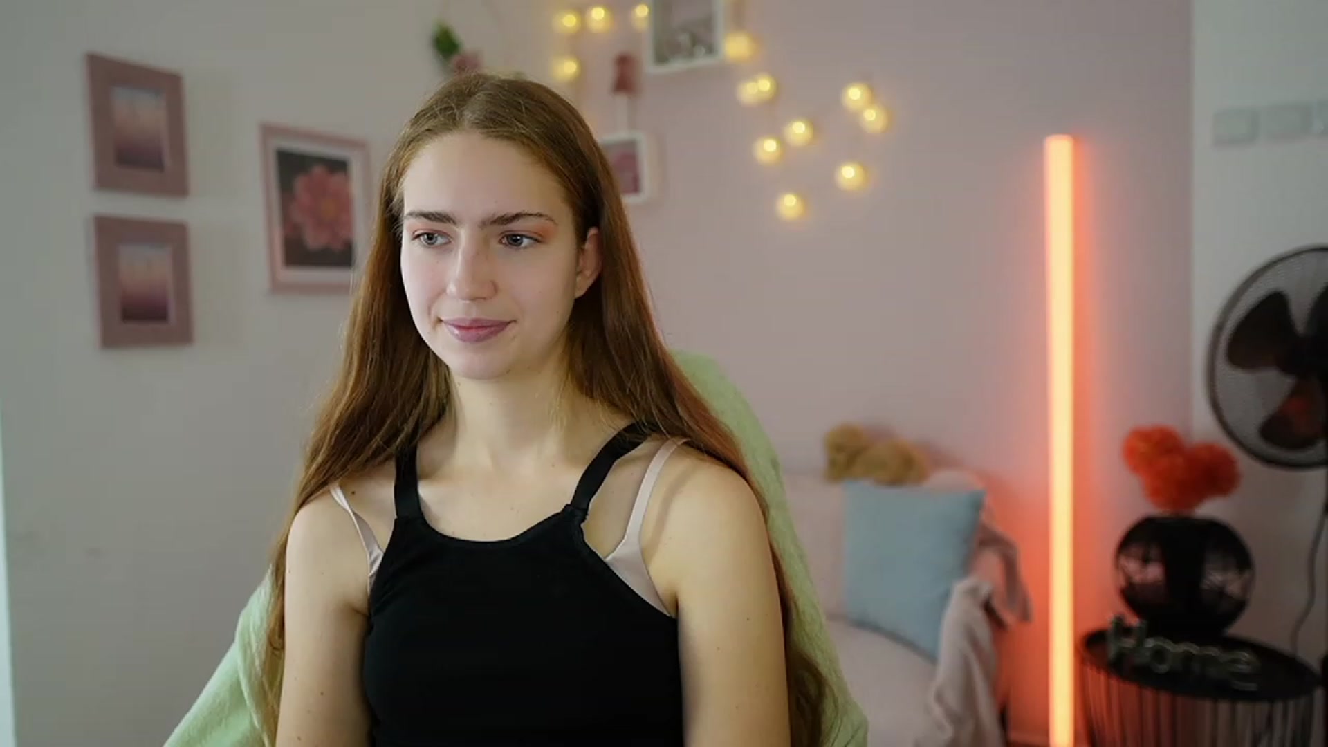 Gallery image thumbnail from Naomi_Woods18's myfreecams stream on, 12/08/2023, 10:25 image 16 of 20
