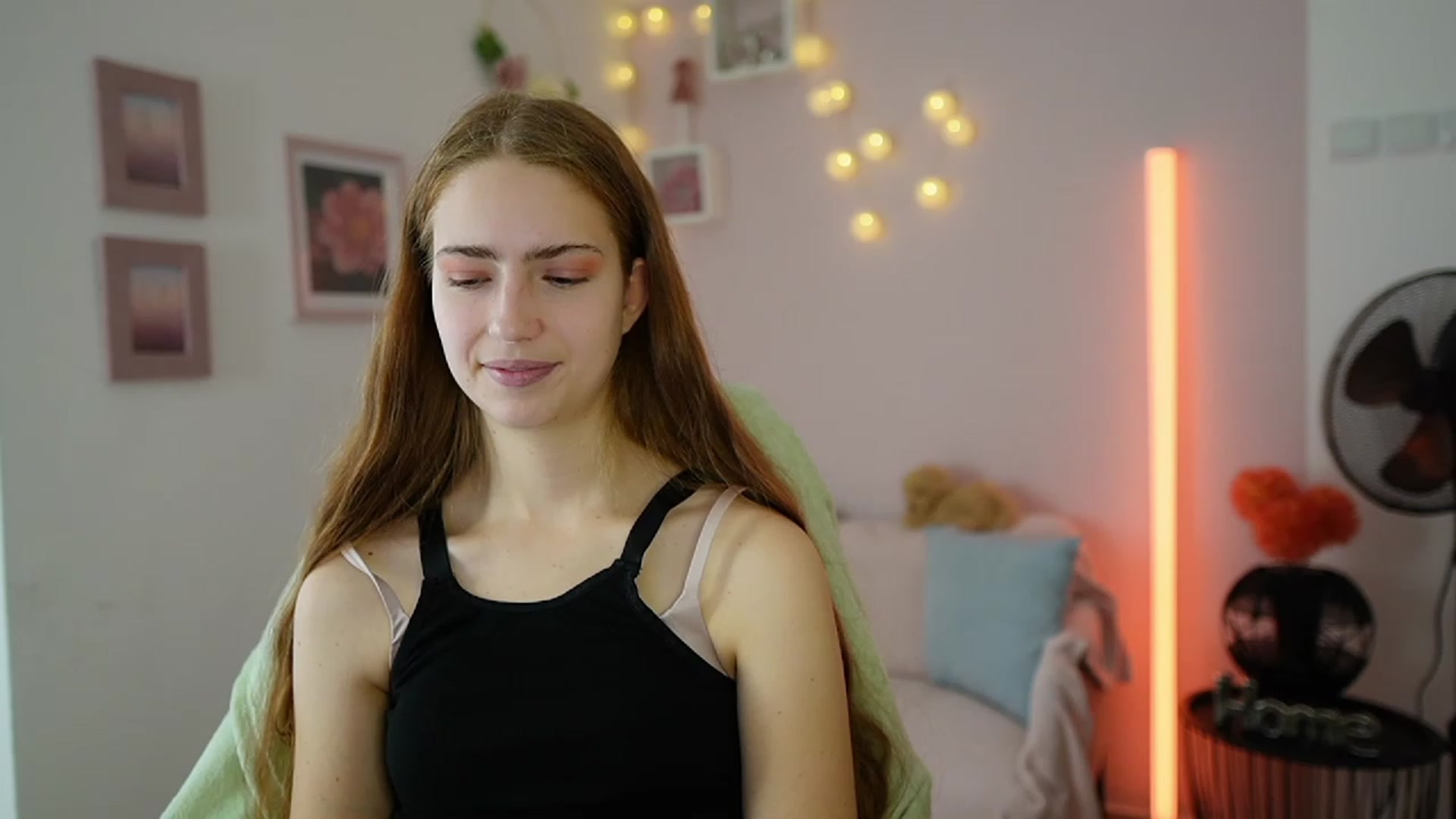 Gallery image thumbnail from Naomi_Woods18's myfreecams stream on, 12/08/2023, 10:25 image 17 of 20