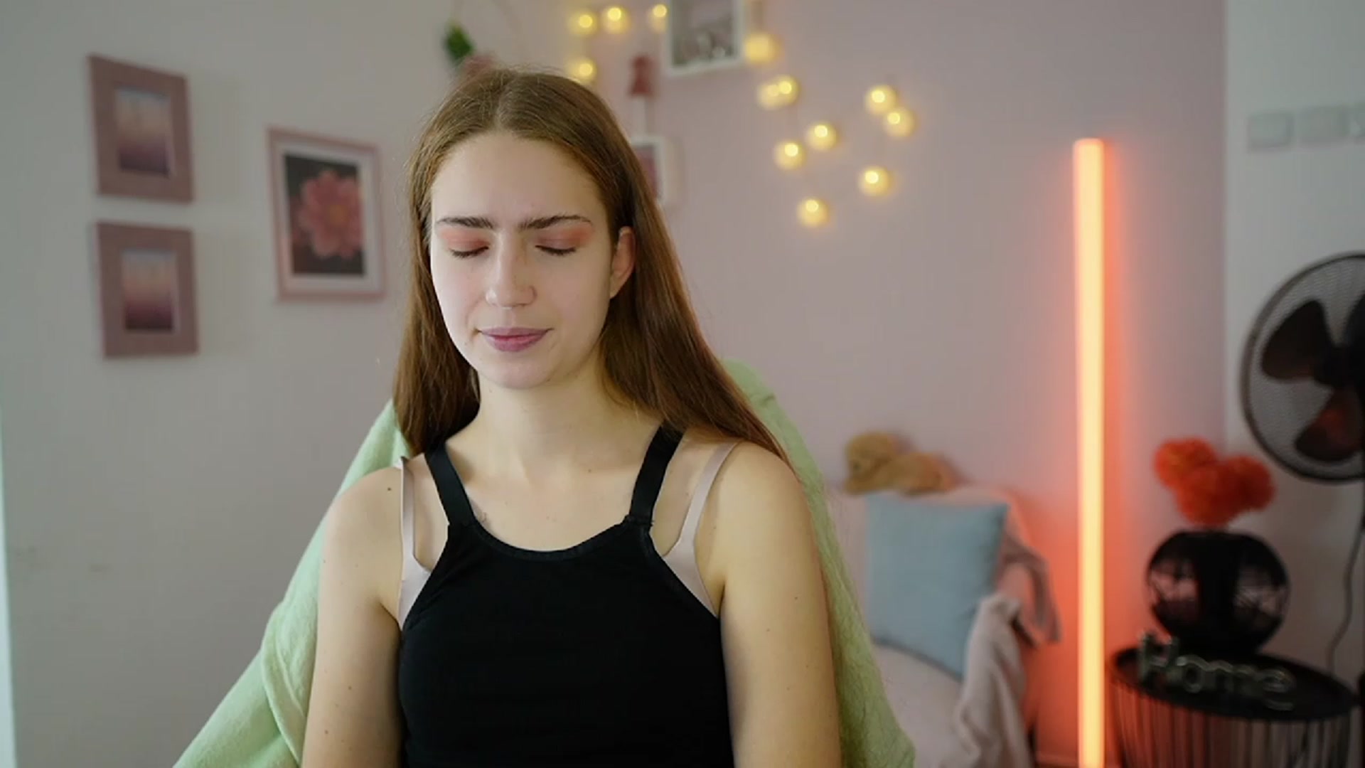 Gallery image thumbnail from Naomi_Woods18's myfreecams stream on, 12/08/2023, 11:22 image 7 of 20