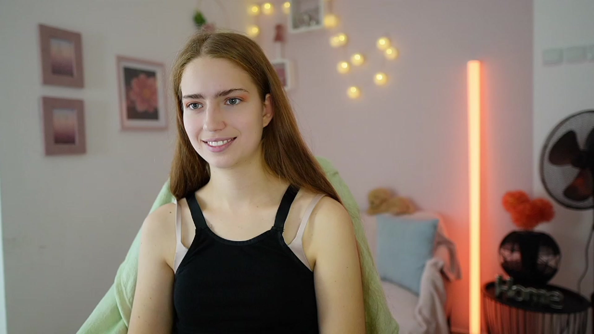 Gallery image thumbnail from Naomi_Woods18's myfreecams stream on, 12/08/2023, 11:22 image 8 of 20