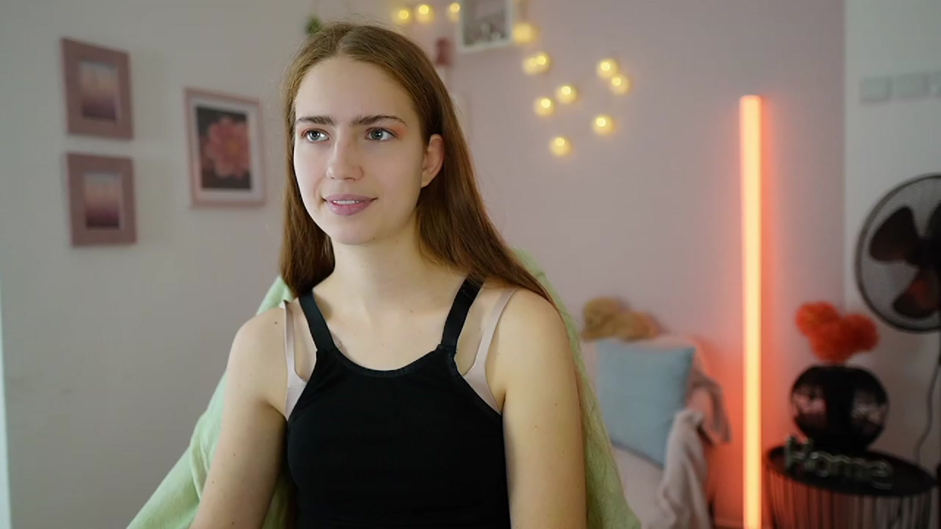 Gallery image thumbnail from Naomi_Woods18's myfreecams stream on, 12/08/2023, 11:22 image 2 of 20