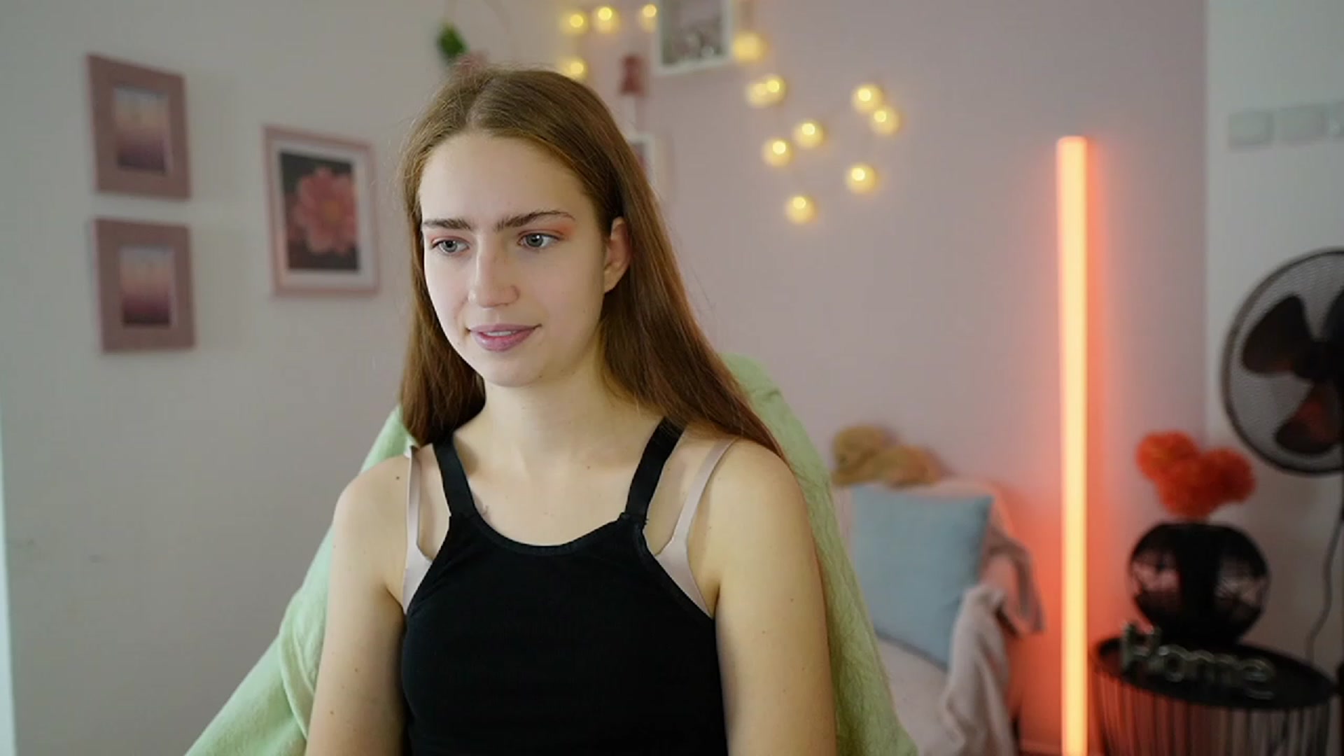Gallery image thumbnail from Naomi_Woods18's myfreecams stream on, 12/08/2023, 11:22 image 6 of 20