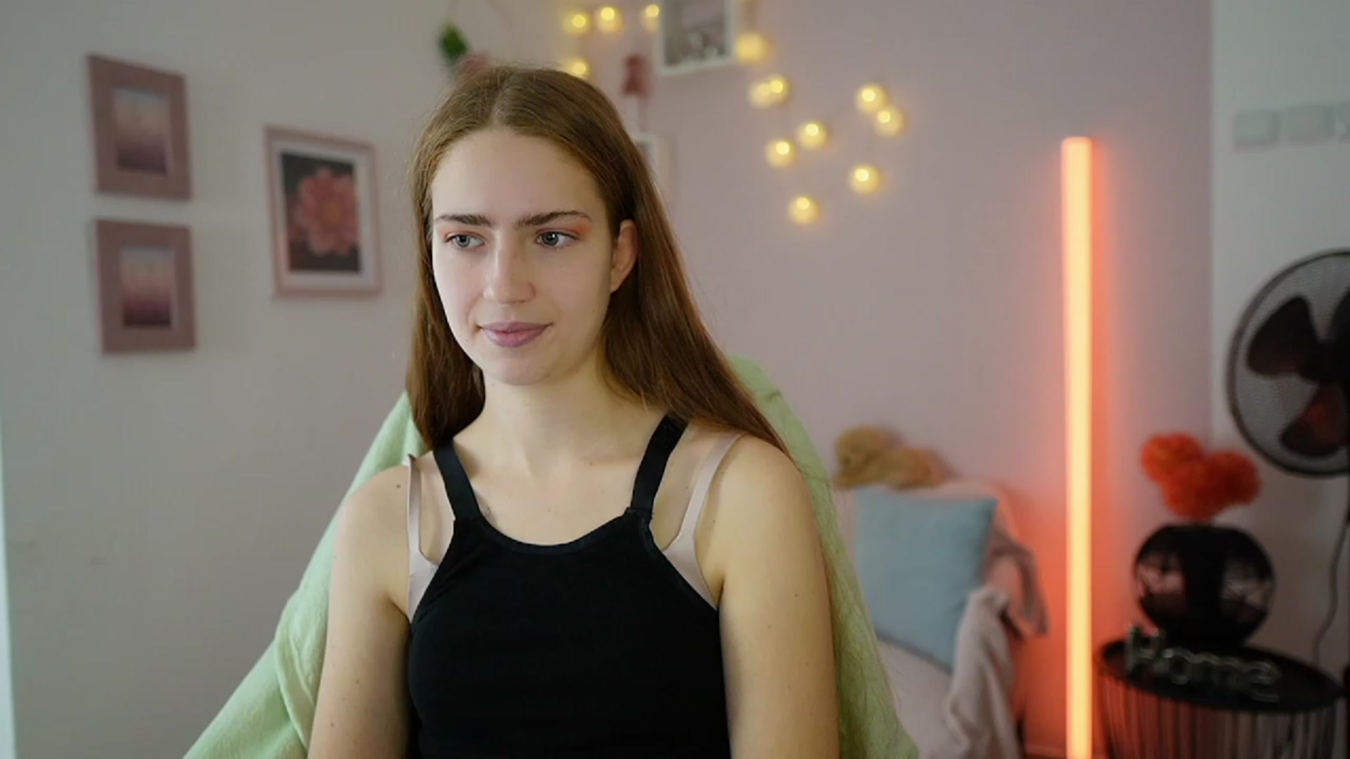 Gallery image thumbnail from Naomi_Woods18's myfreecams stream on, 12/08/2023, 11:22 image 4 of 20