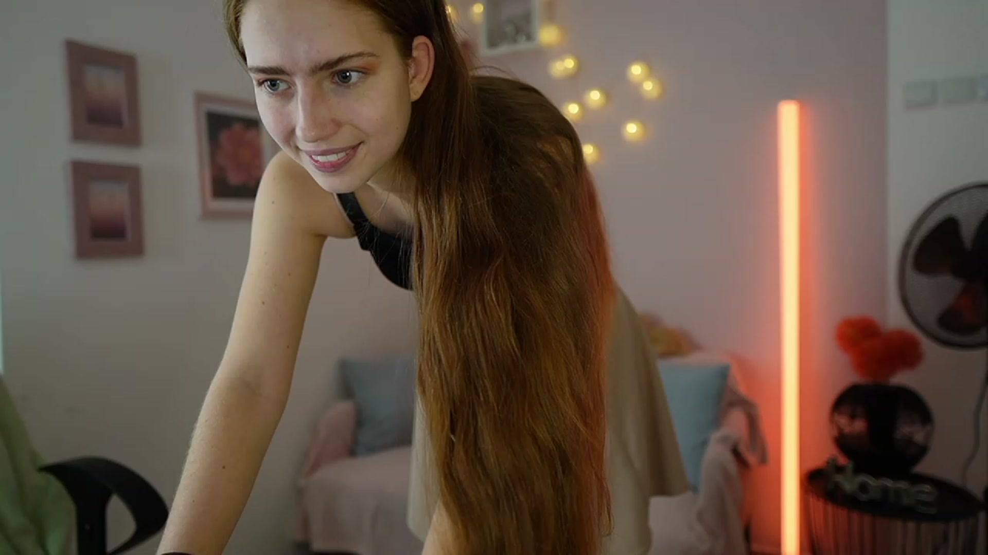 Gallery image thumbnail from Naomi_Woods18's myfreecams stream on, 12/08/2023, 11:22 image 17 of 20
