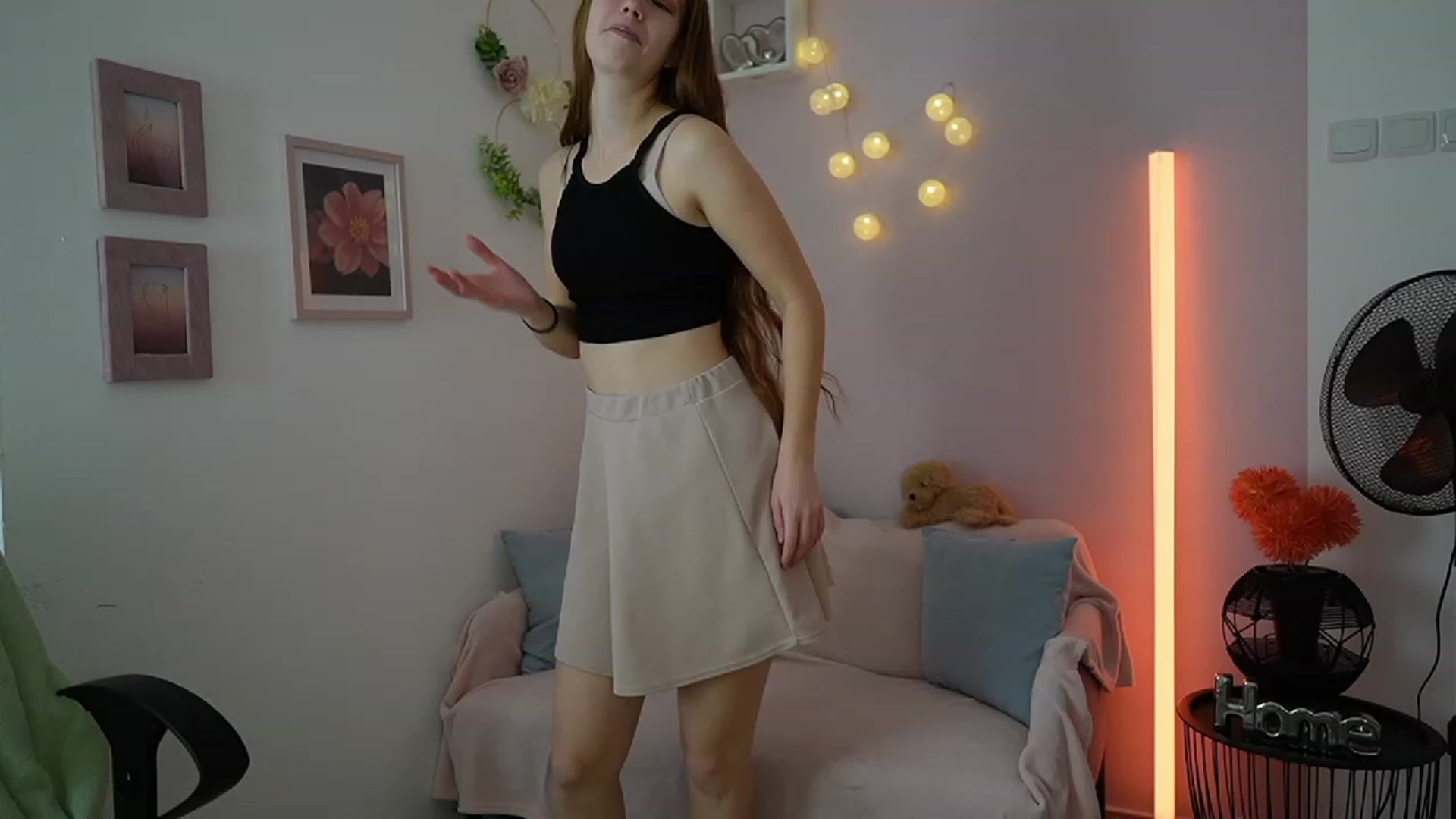 Gallery image thumbnail from Naomi_Woods18's myfreecams stream on, 12/08/2023, 11:22 image 16 of 20