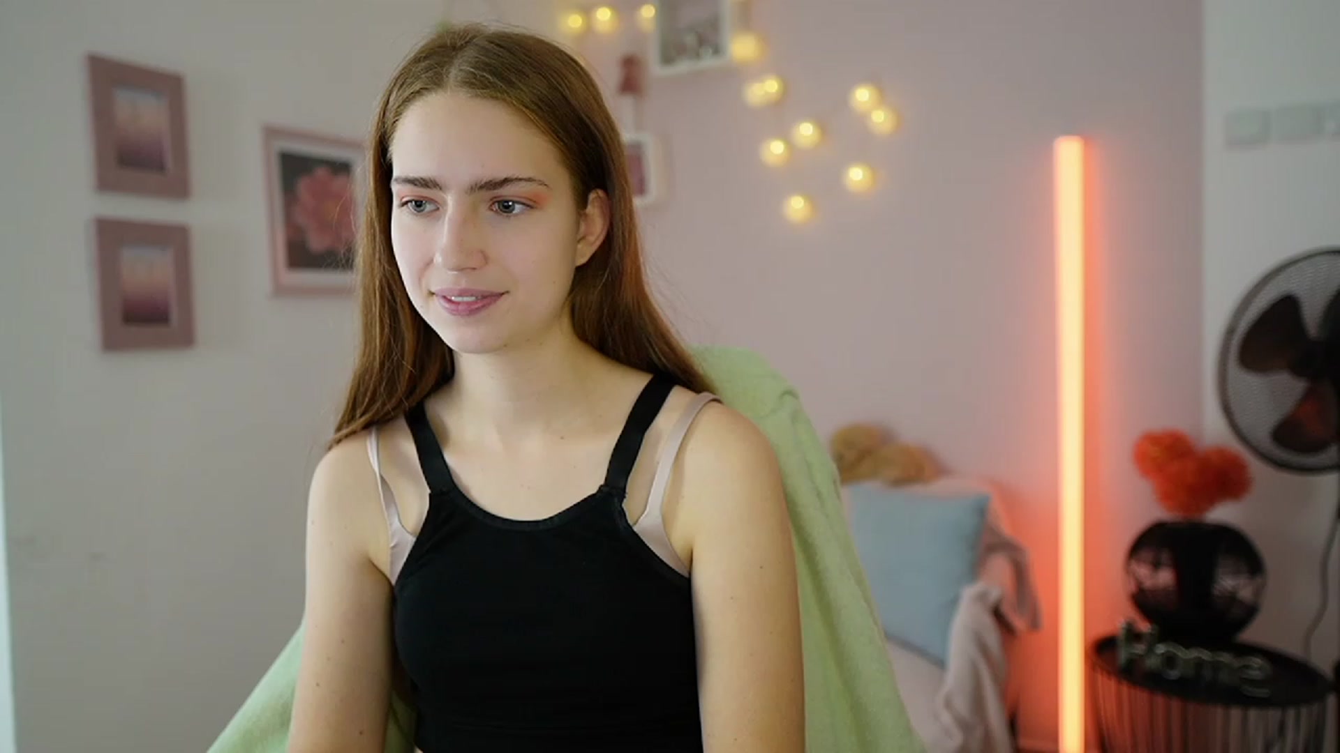 Gallery image thumbnail from Naomi_Woods18's myfreecams stream on, 12/08/2023, 11:22 image 19 of 20