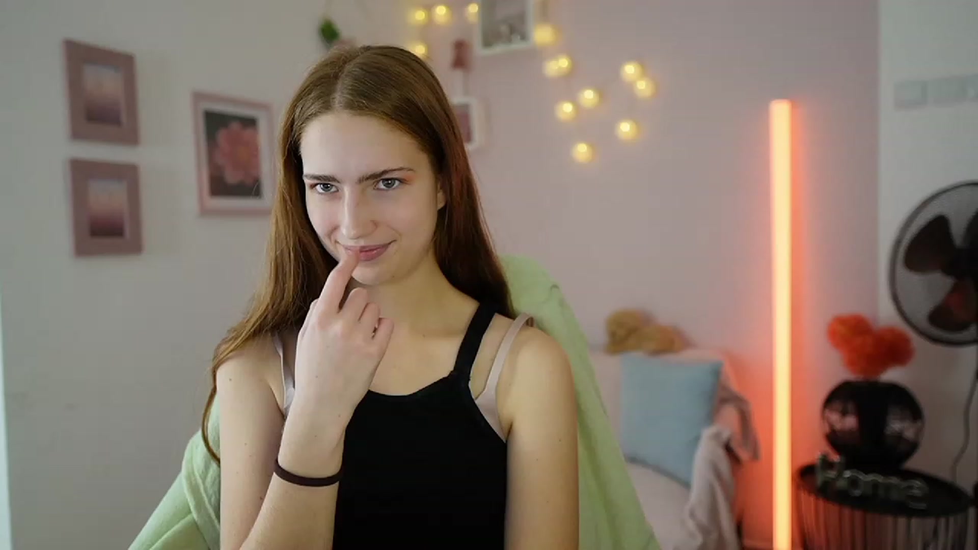 Gallery image thumbnail from Naomi_Woods18's myfreecams stream on, 12/08/2023, 11:22 image 20 of 20