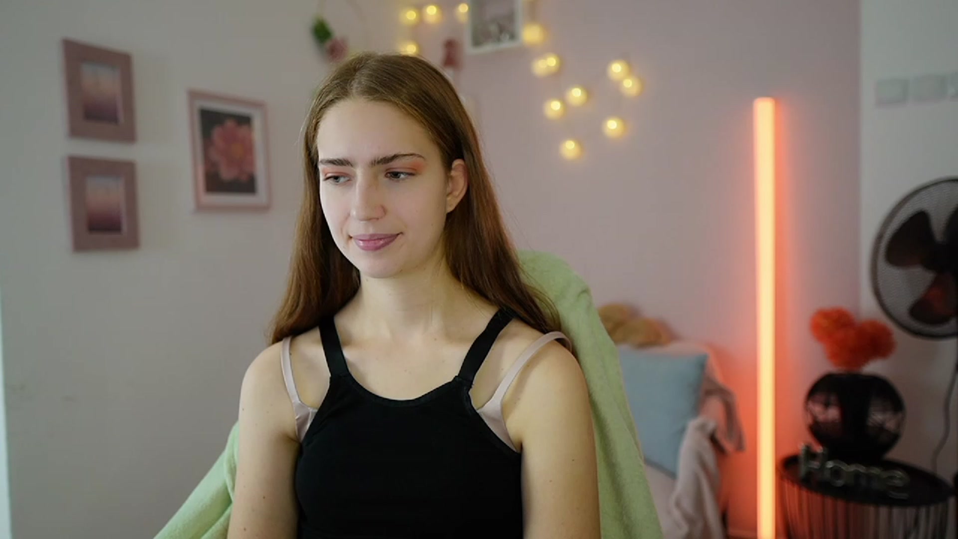 Gallery image thumbnail from Naomi_Woods18's myfreecams stream on, 12/08/2023, 12:50 image 8 of 20