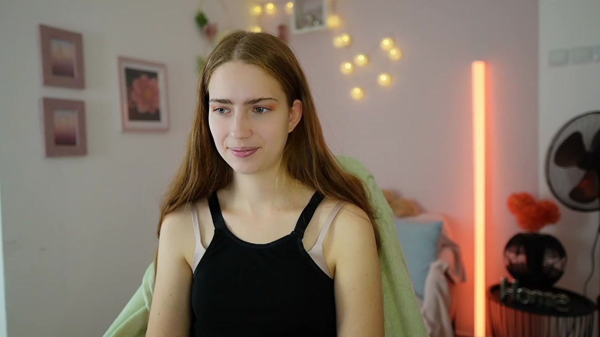 Gallery image thumbnail from Naomi_Woods18's myfreecams stream on, 12/08/2023, 12:50 image 3 of 20