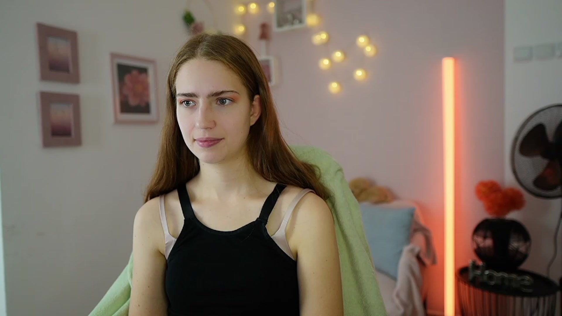 Gallery image thumbnail from Naomi_Woods18's myfreecams stream on, 12/08/2023, 12:50 image 12 of 20