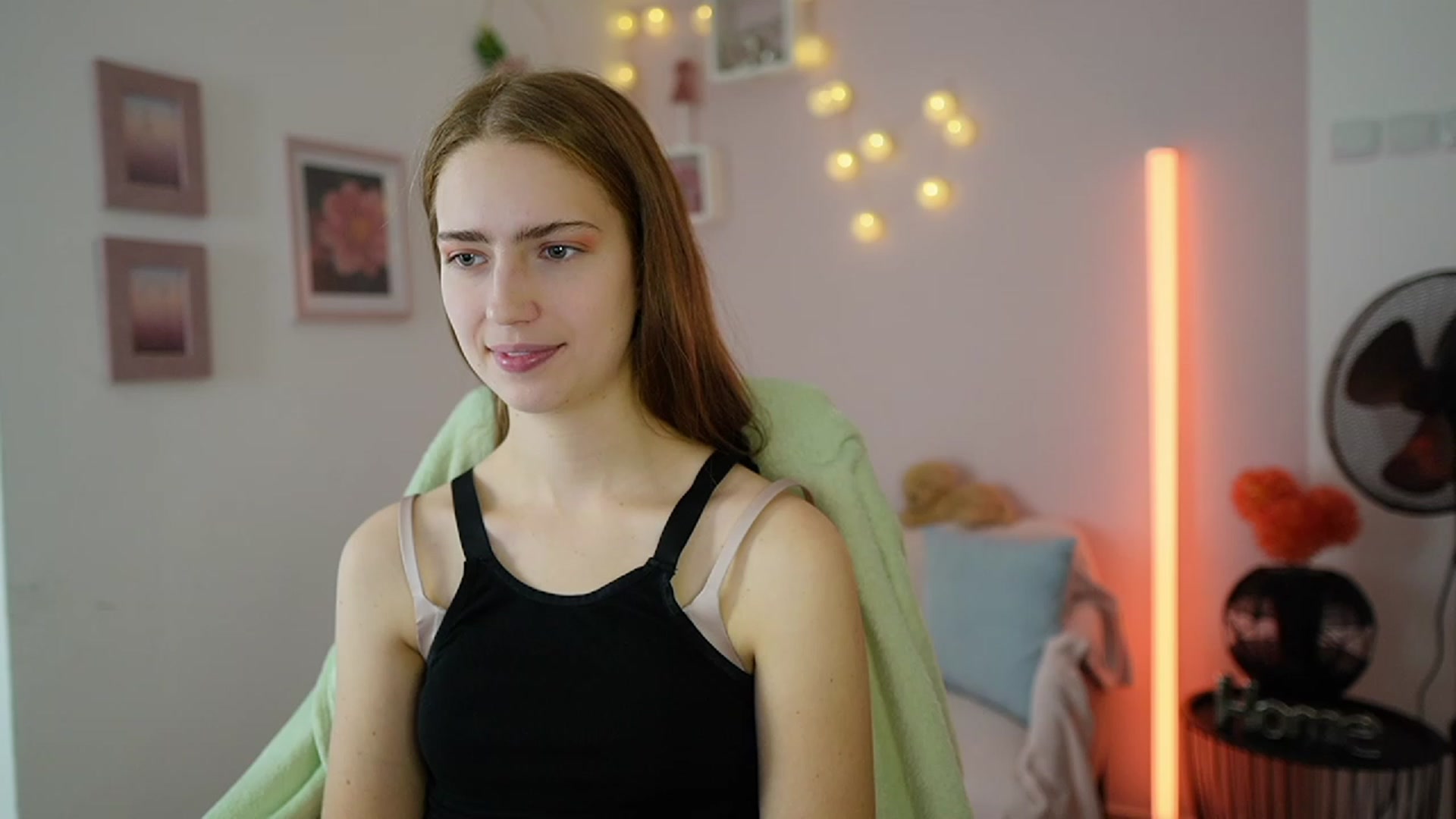 Gallery image thumbnail from Naomi_Woods18's myfreecams stream on, 12/08/2023, 12:50 image 5 of 20