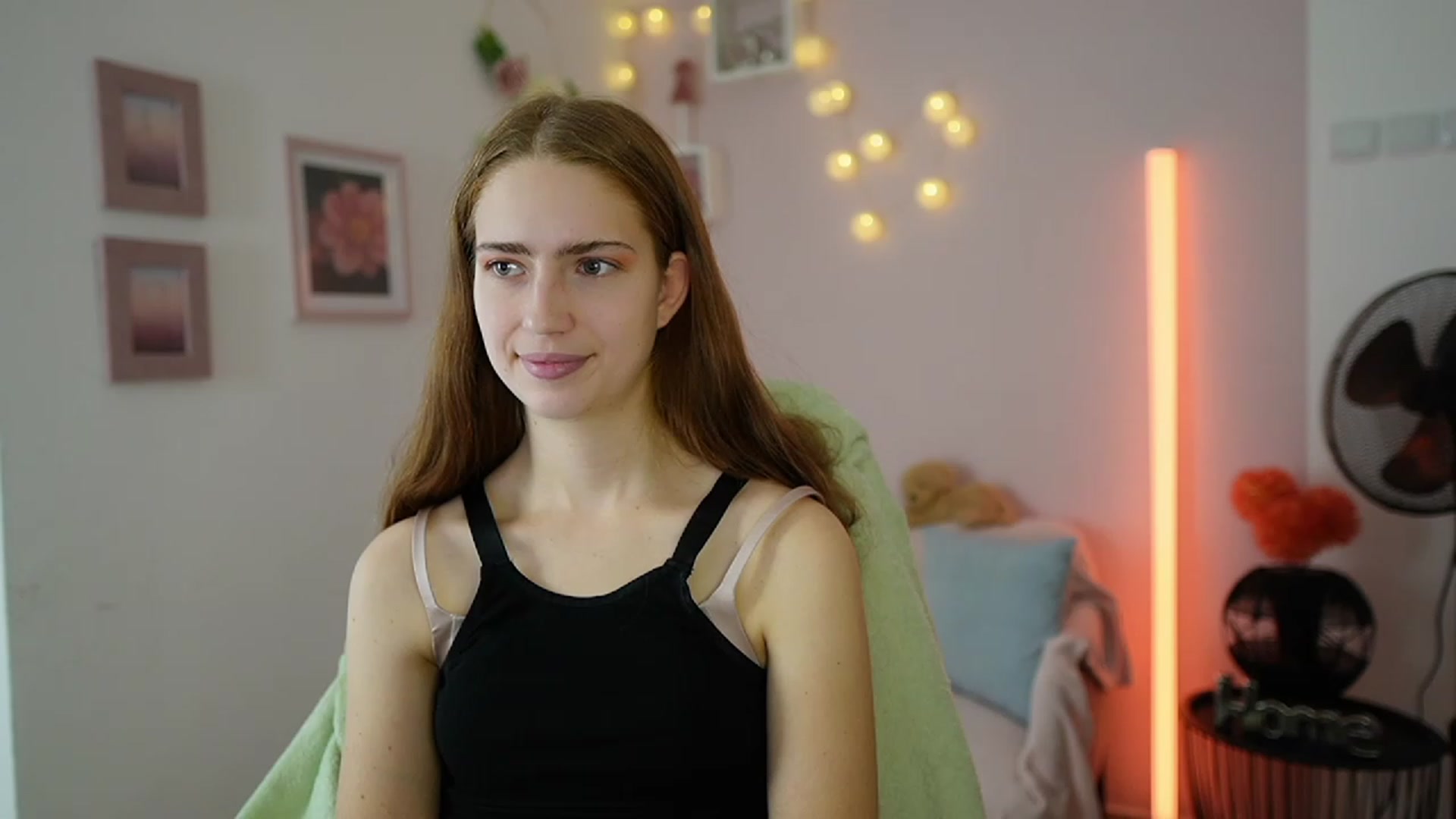 Gallery image thumbnail from Naomi_Woods18's myfreecams stream on, 12/08/2023, 12:50 image 17 of 20