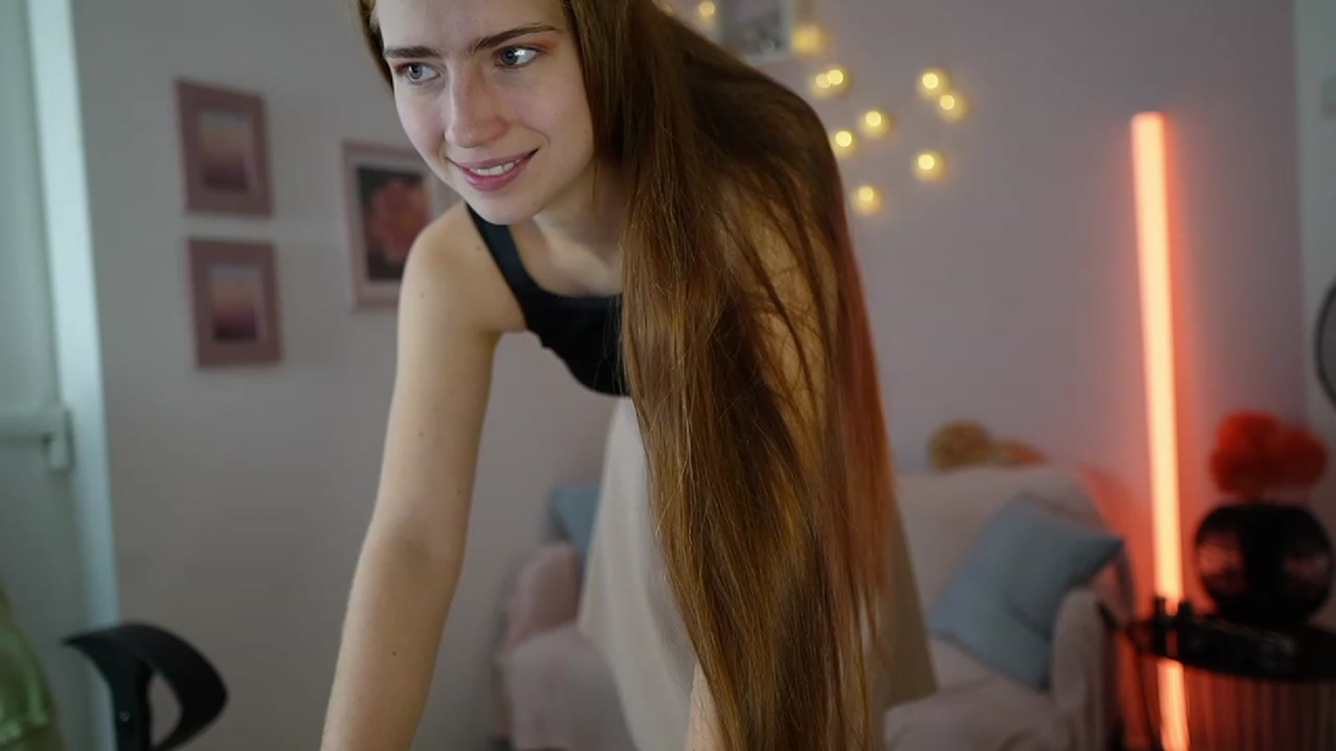 Gallery image thumbnail from Naomi_Woods18's myfreecams stream on, 12/14/2023, 09:03 image 13 of 20