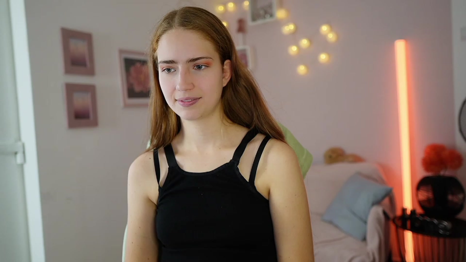 Gallery image thumbnail from Naomi_Woods18's myfreecams stream on, 12/14/2023, 09:03 image 15 of 20