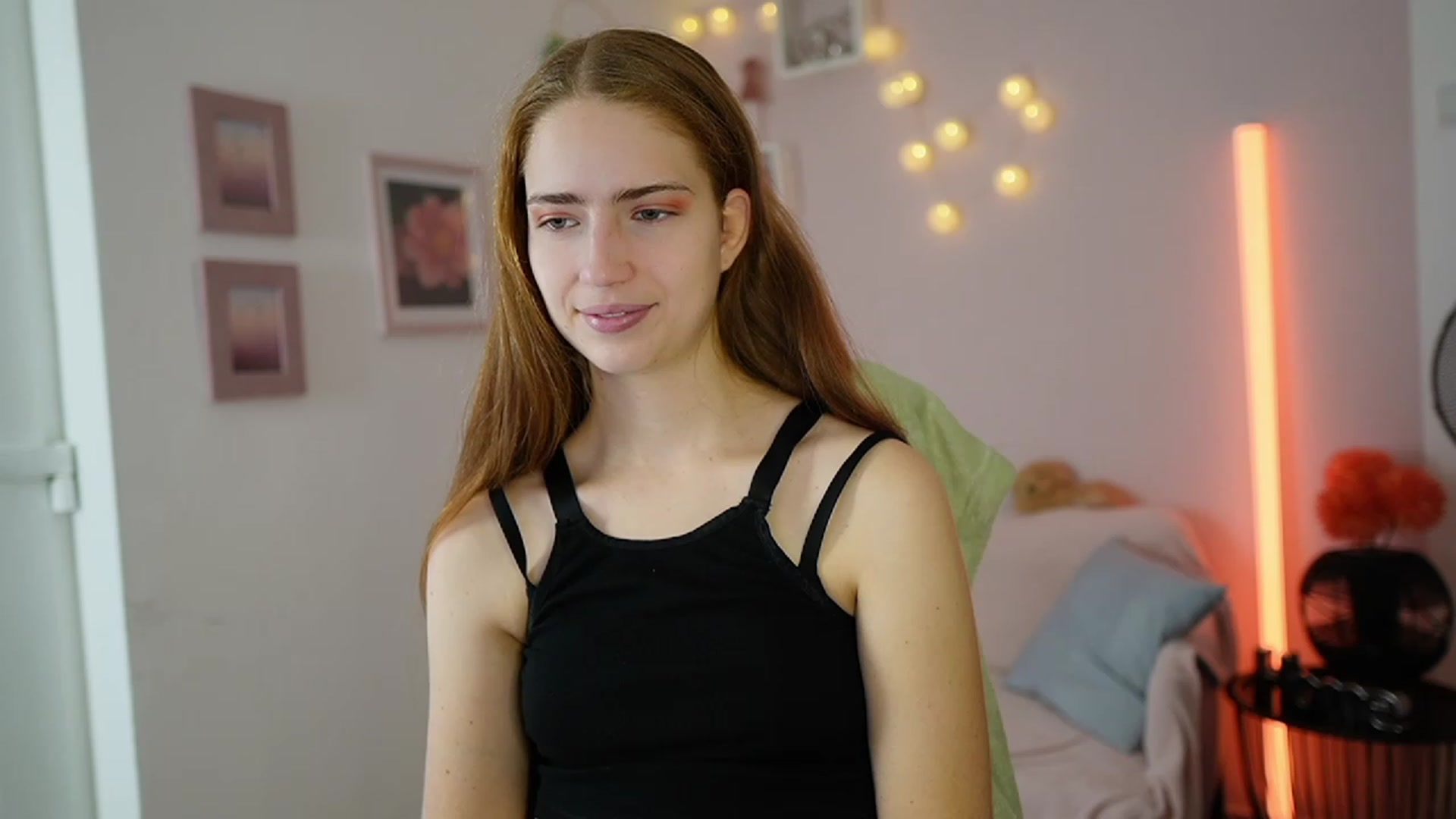 Gallery image thumbnail from Naomi_Woods18's myfreecams stream on, 12/14/2023, 09:03 image 1 of 20