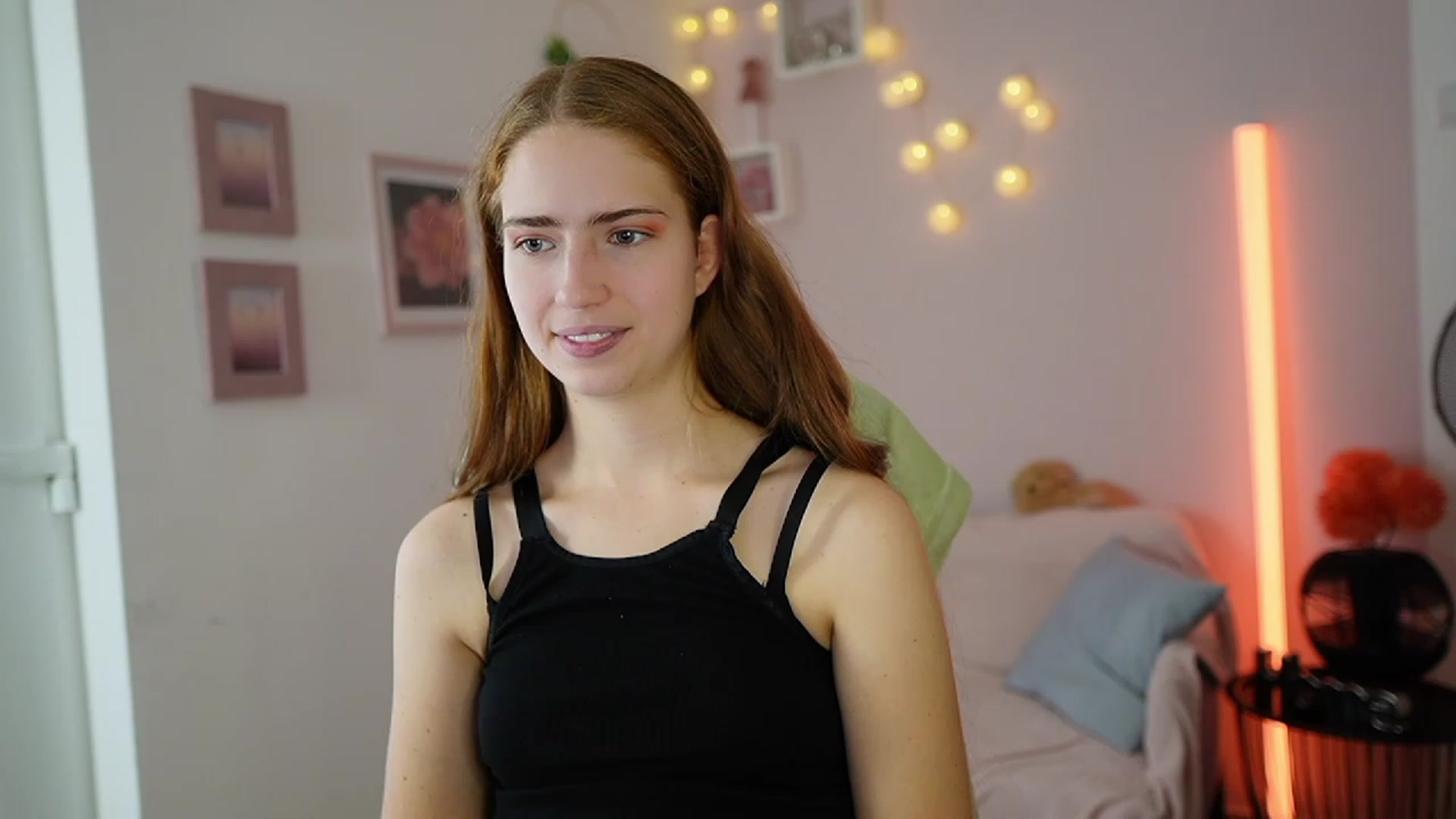 Gallery image thumbnail from Naomi_Woods18's myfreecams stream on, 12/14/2023, 09:03 image 18 of 20