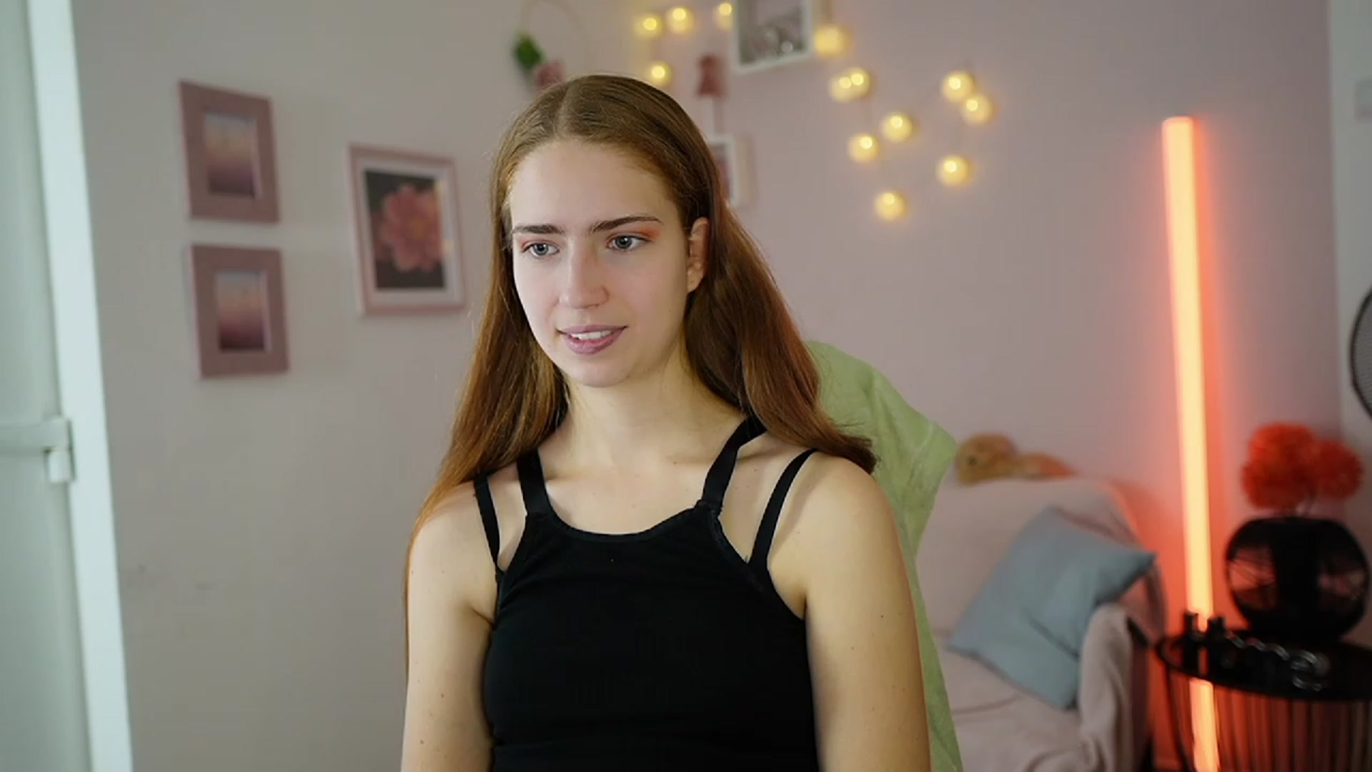 Gallery image thumbnail from Naomi_Woods18's myfreecams stream on, 12/14/2023, 09:03 image 8 of 20