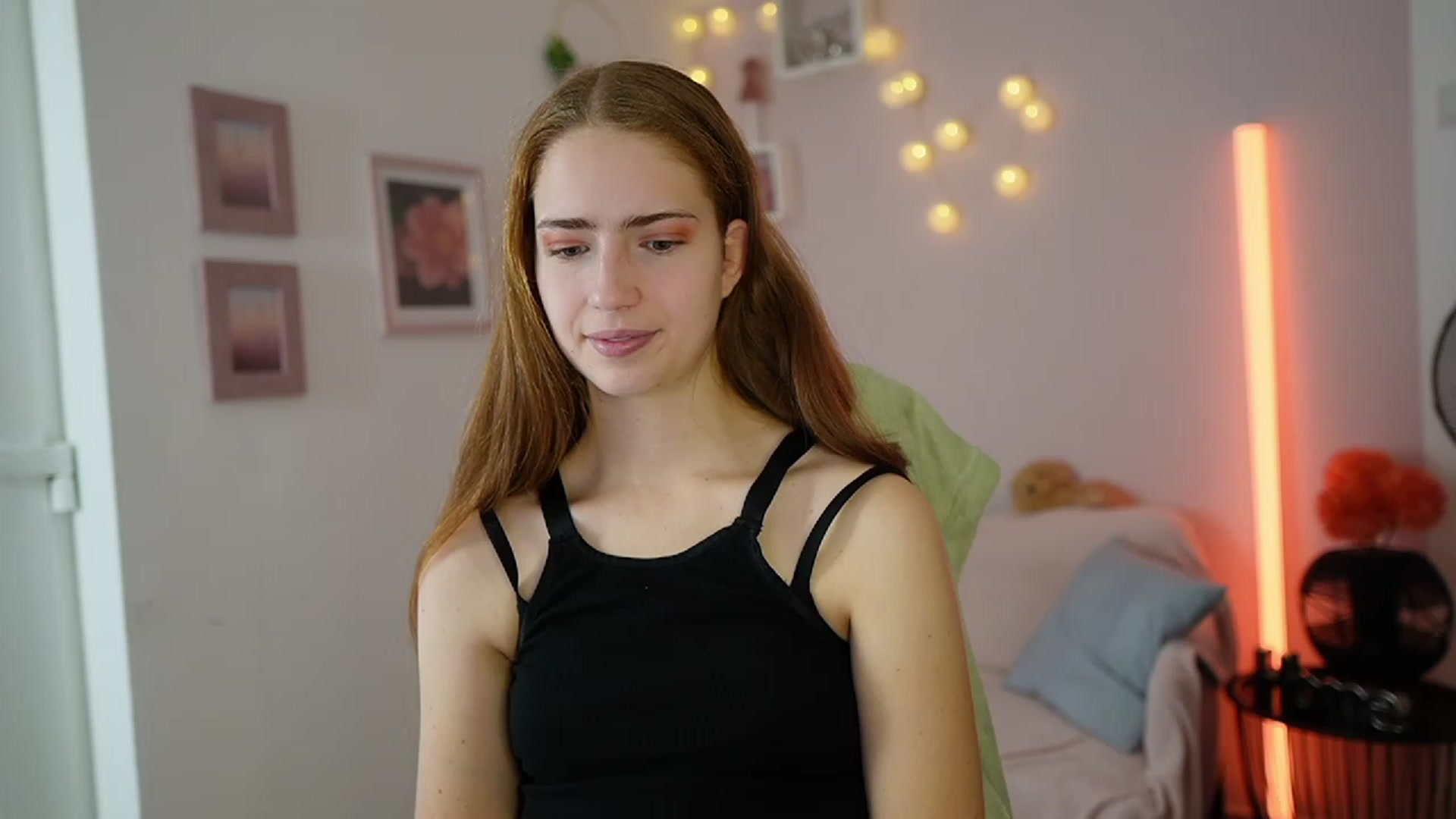 Gallery image thumbnail from Naomi_Woods18's myfreecams stream on, 12/14/2023, 09:03 image 4 of 20