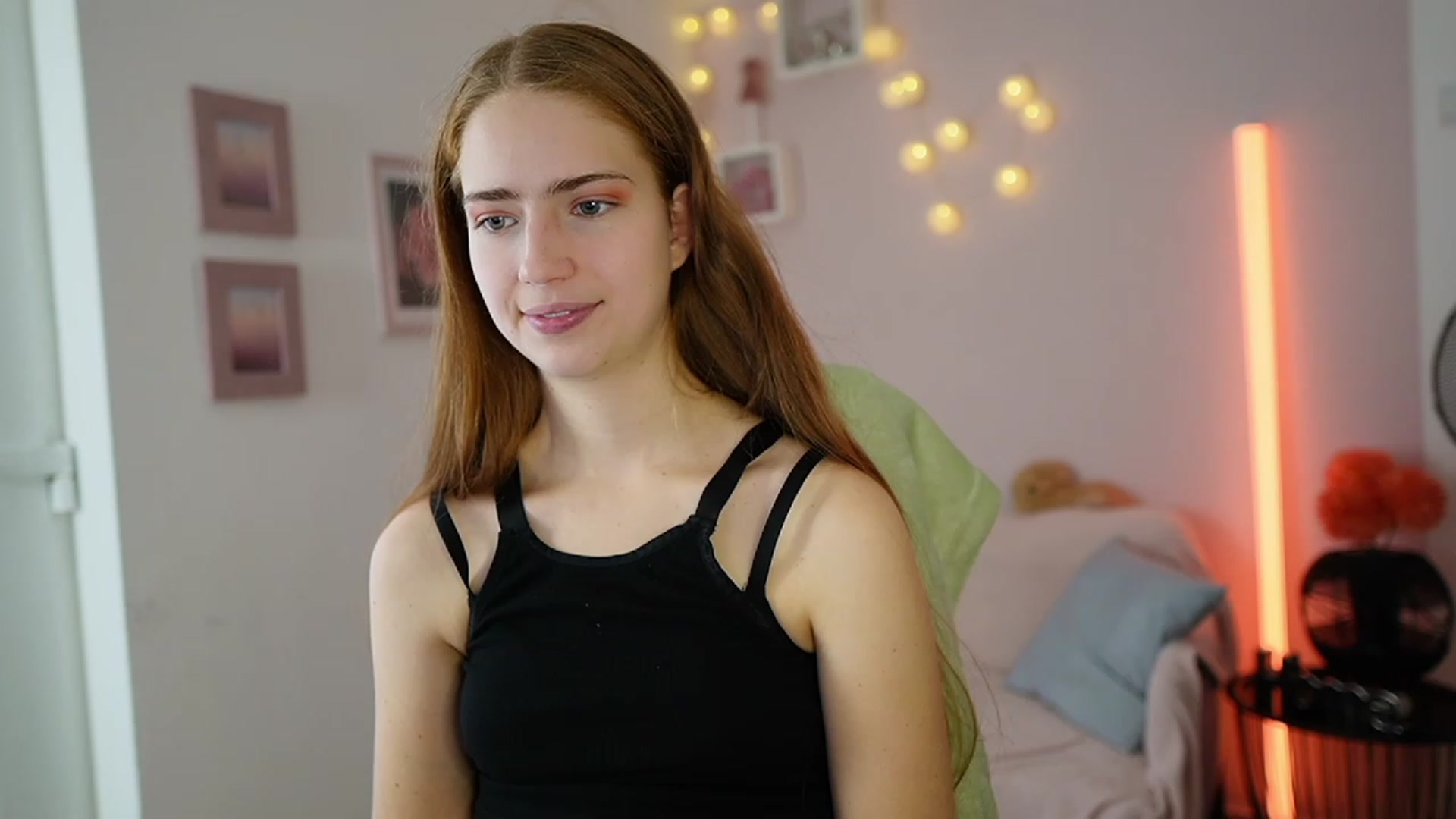 Gallery image thumbnail from Naomi_Woods18's myfreecams stream on, 12/14/2023, 09:03 image 20 of 20