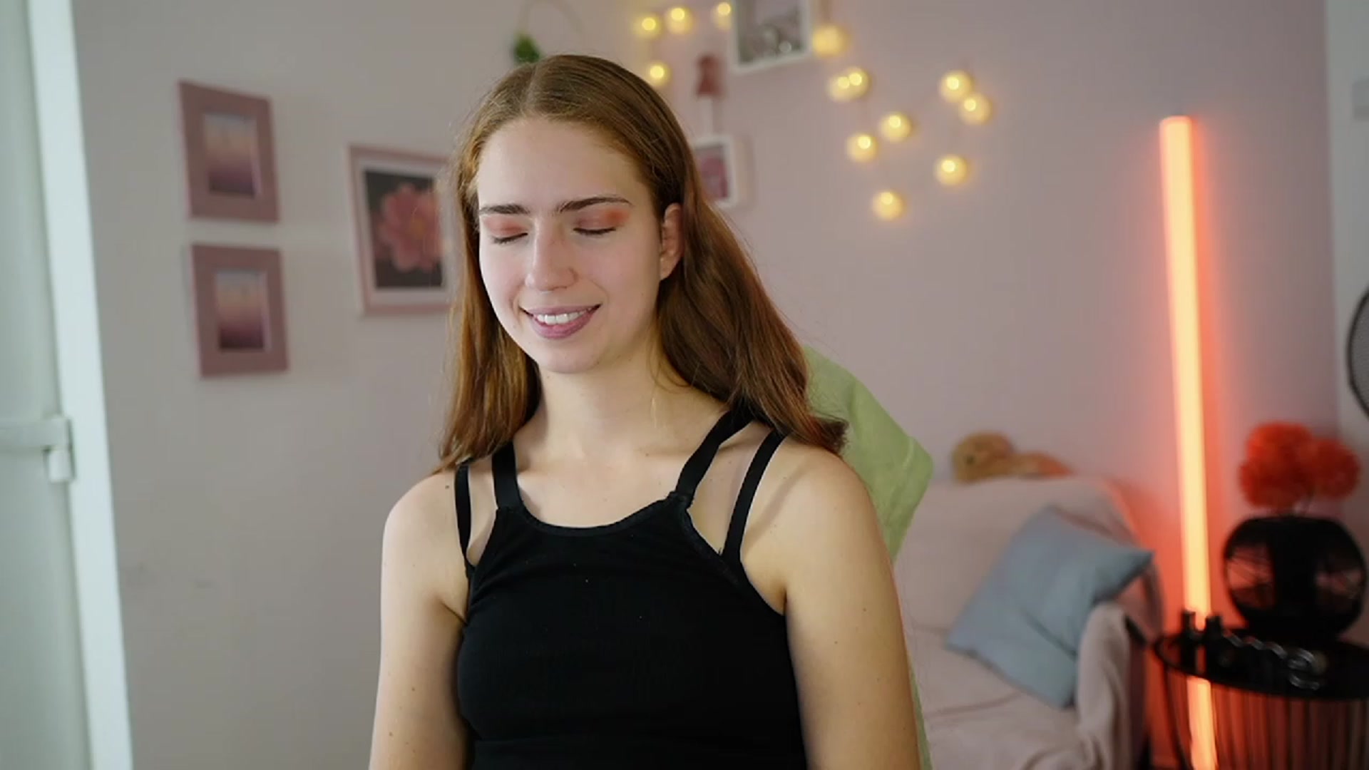 Gallery image thumbnail from Naomi_Woods18's myfreecams stream on, 12/14/2023, 09:03 image 19 of 20