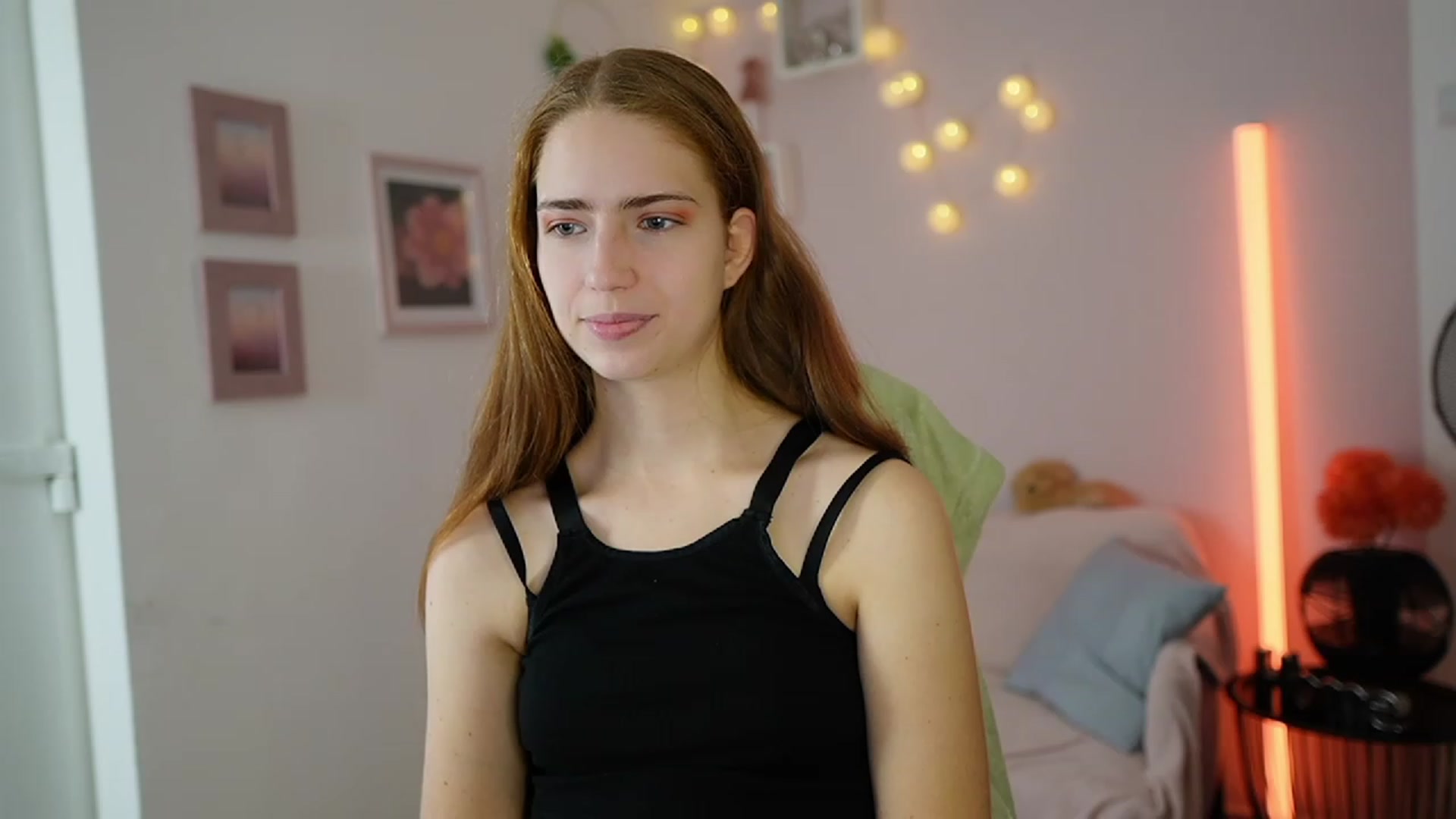 Gallery image thumbnail from Naomi_Woods18's myfreecams stream on, 12/14/2023, 09:03 image 2 of 20