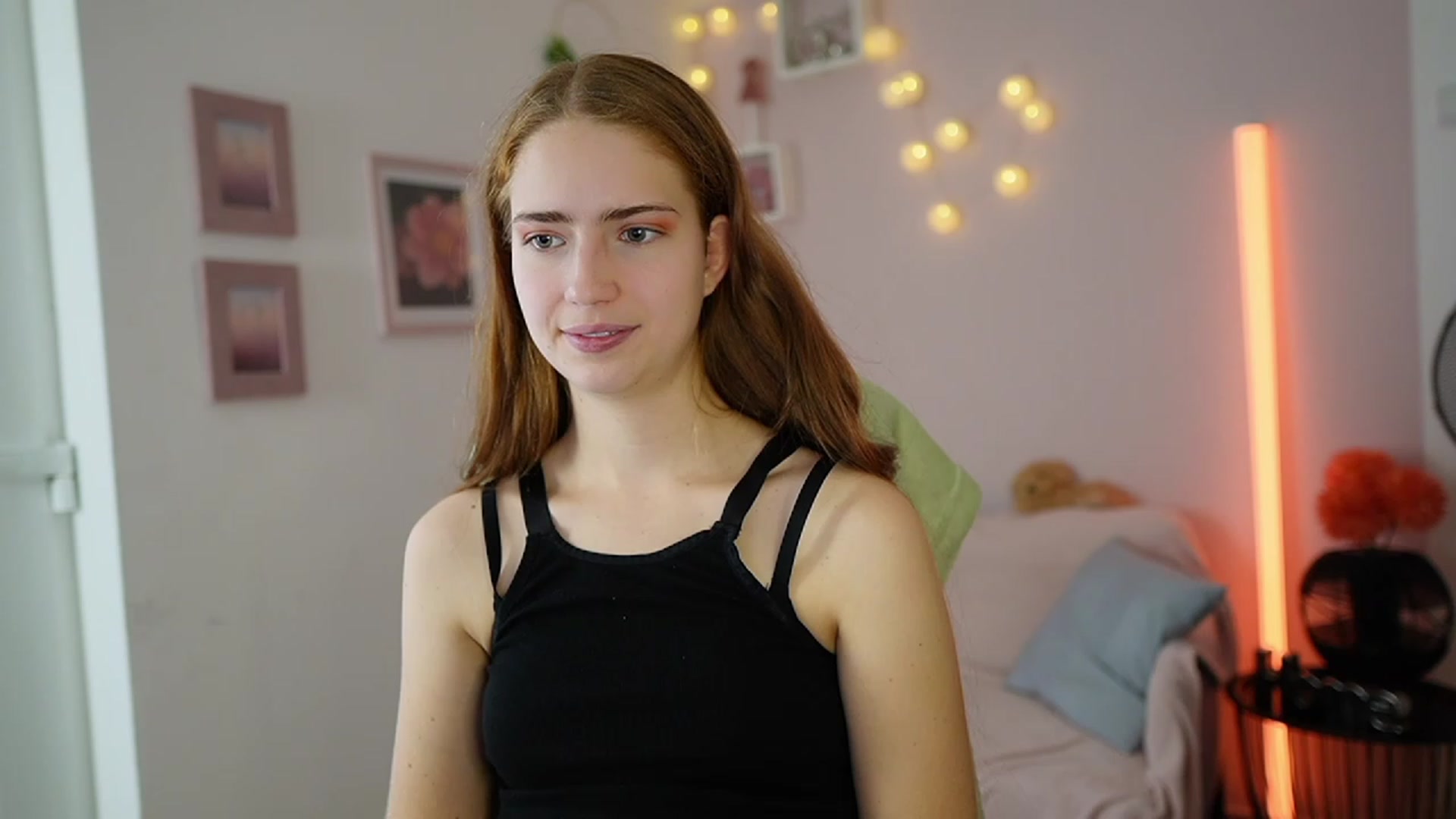 Gallery image thumbnail from Naomi_Woods18's myfreecams stream on, 12/14/2023, 09:03 image 17 of 20