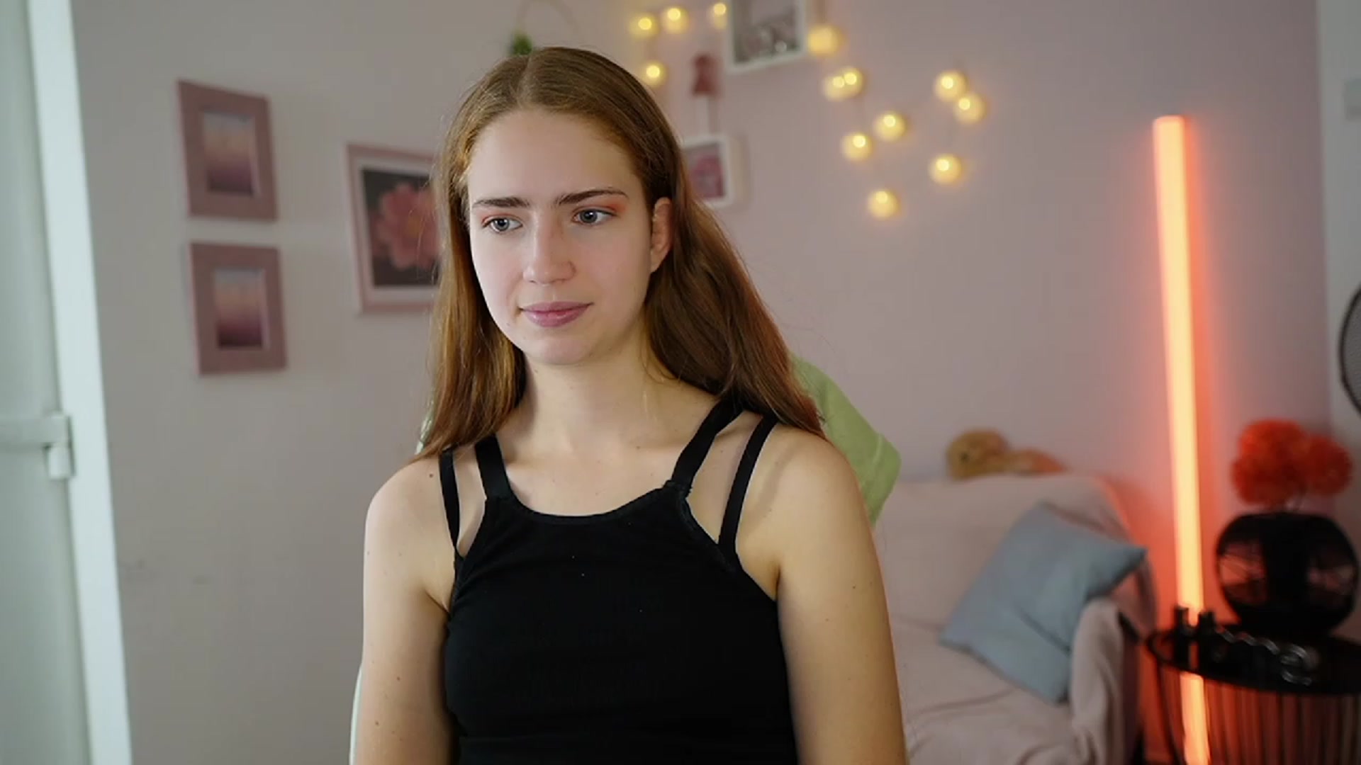 Gallery image thumbnail from Naomi_Woods18's myfreecams stream on, 12/14/2023, 09:03 image 16 of 20