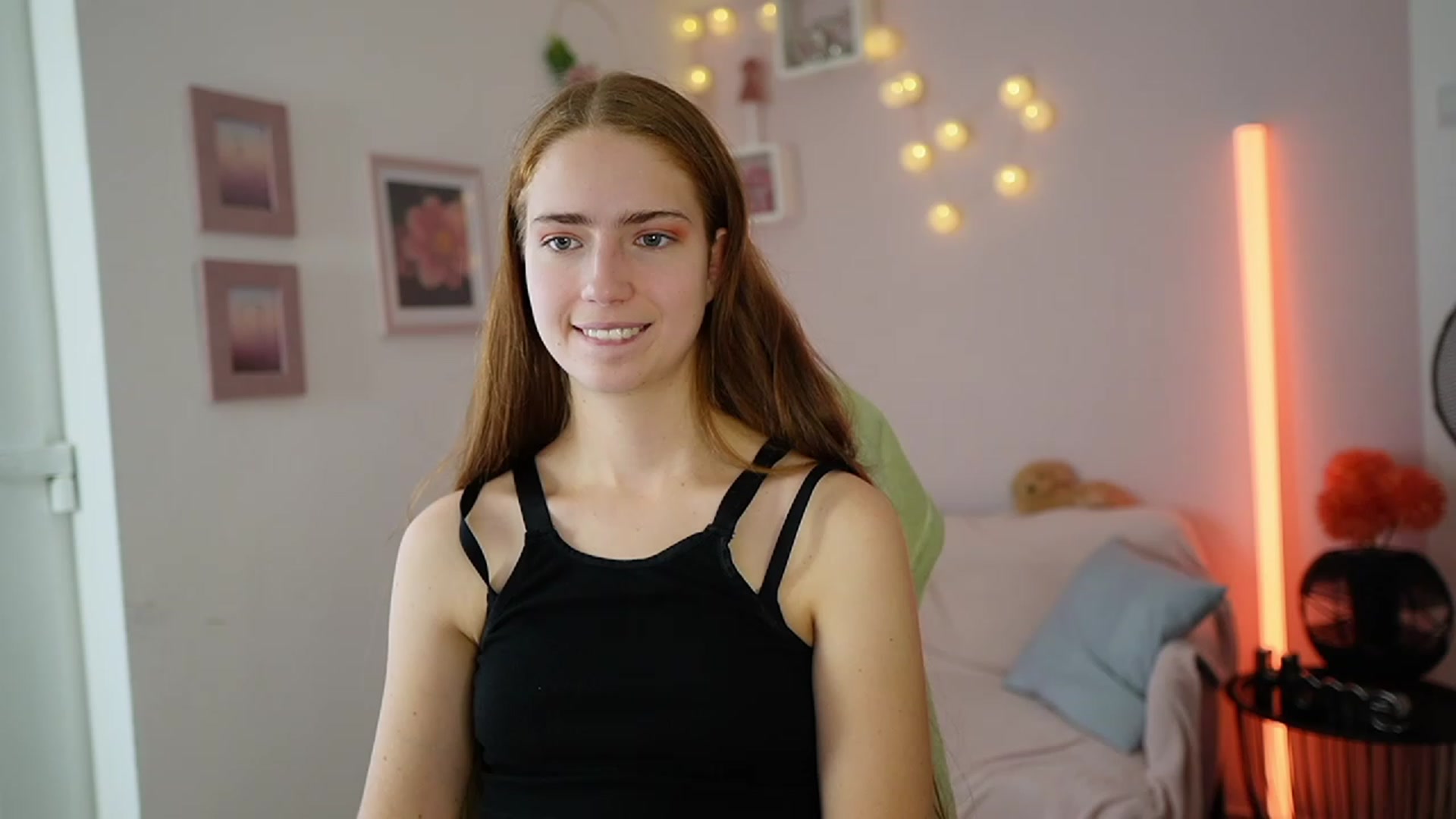 Gallery image thumbnail from Naomi_Woods18's myfreecams stream on, 12/14/2023, 10:32 image 15 of 20