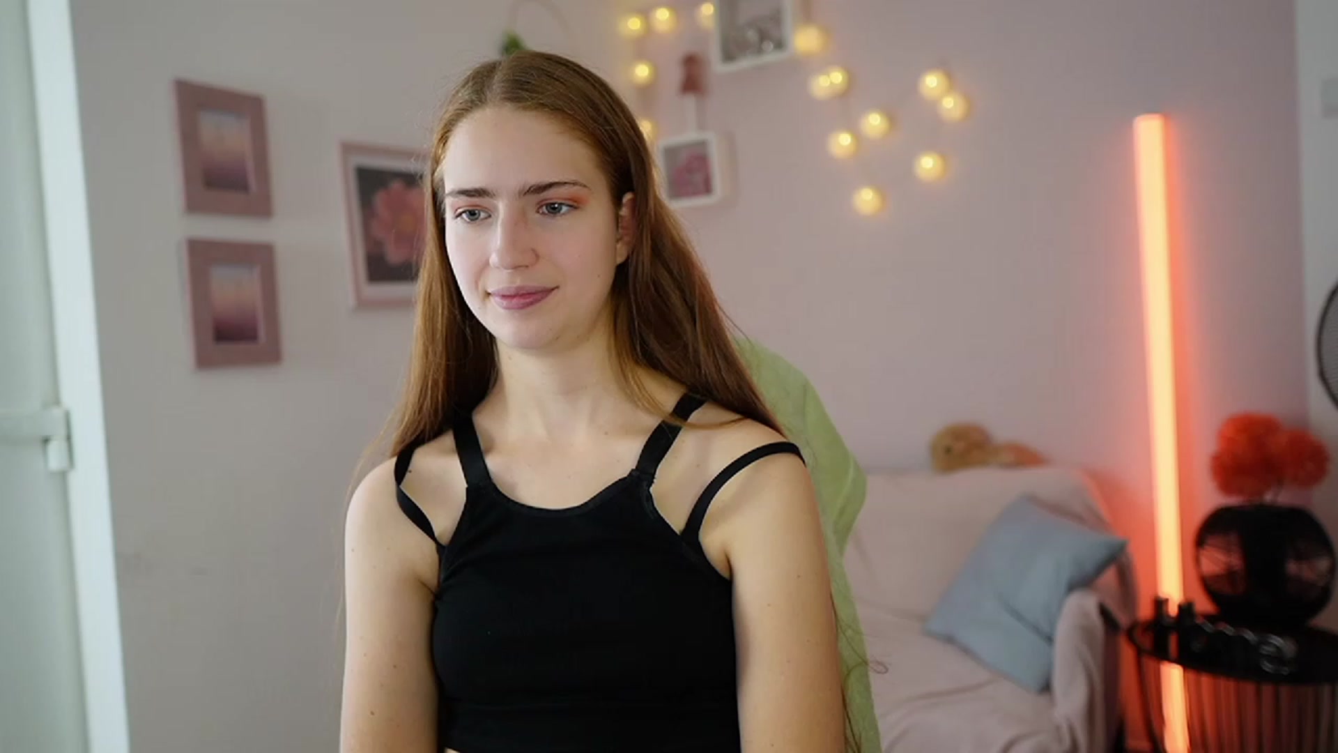 Gallery image thumbnail from Naomi_Woods18's myfreecams stream on, 12/14/2023, 10:32 image 18 of 20