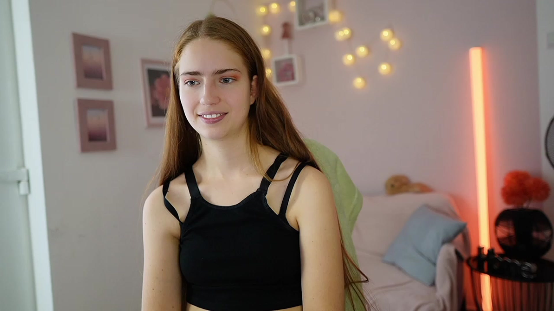 Gallery image thumbnail from Naomi_Woods18's myfreecams stream on, 12/14/2023, 10:32 image 20 of 20
