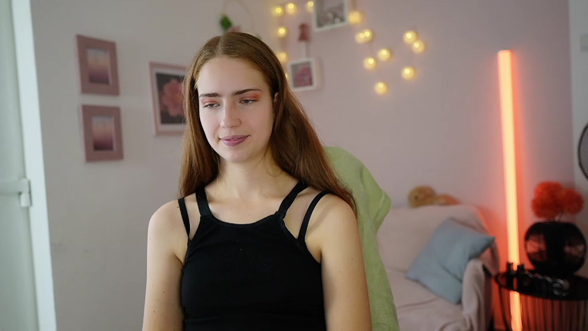 Gallery image thumbnail from Naomi_Woods18's myfreecams stream on, 12/14/2023, 10:32 image 2 of 20