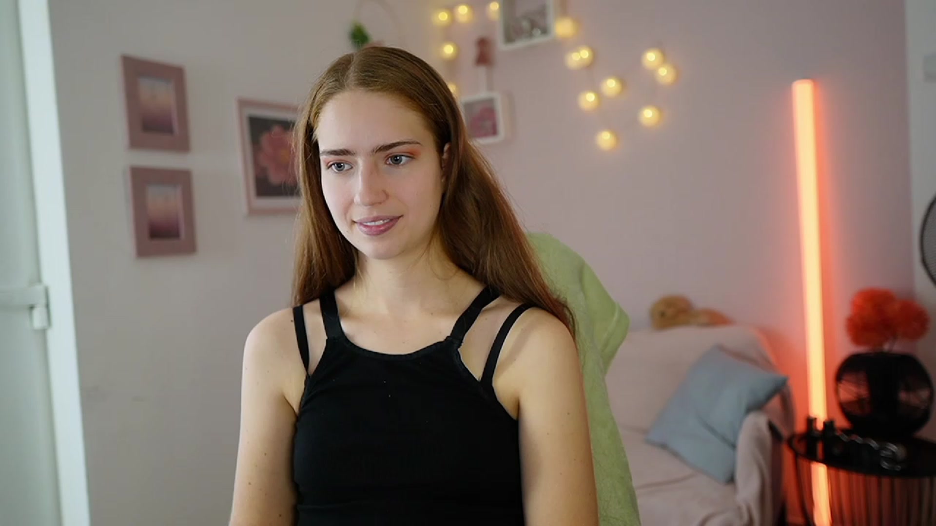 Gallery image thumbnail from Naomi_Woods18's myfreecams stream on, 12/14/2023, 10:32 image 1 of 20