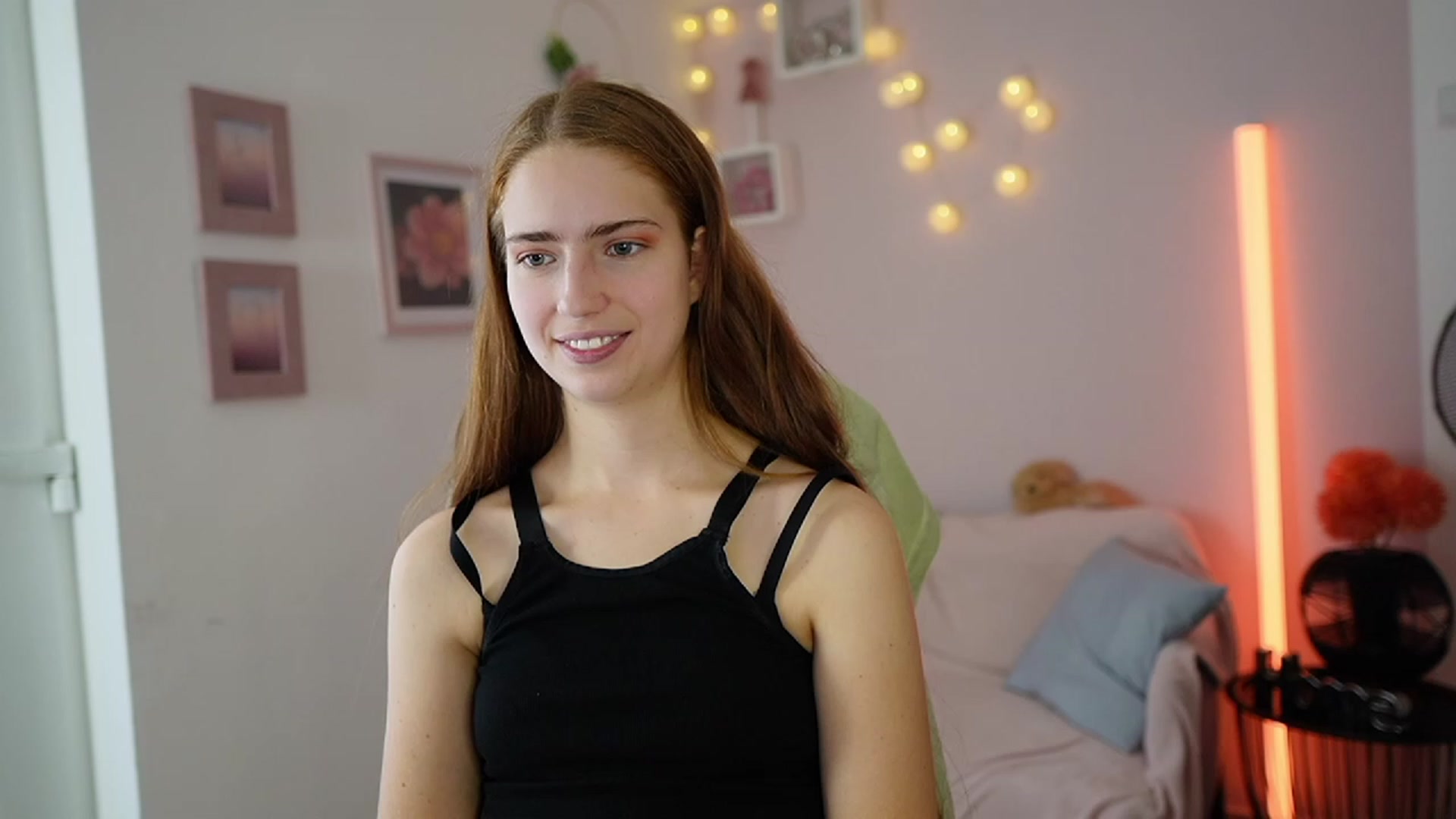 Gallery image thumbnail from Naomi_Woods18's myfreecams stream on, 12/14/2023, 10:32 image 16 of 20