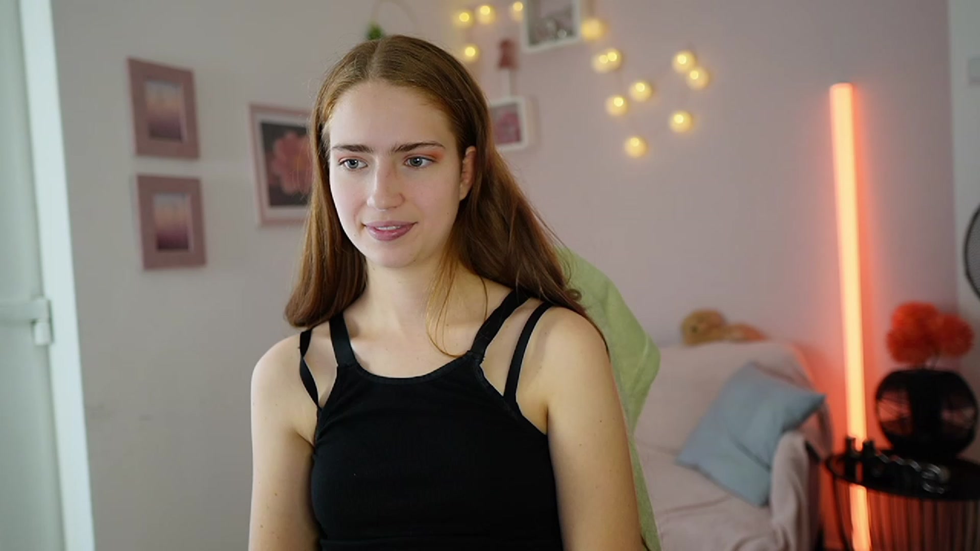 Gallery image thumbnail from Naomi_Woods18's myfreecams stream on, 12/14/2023, 10:32 image 11 of 20