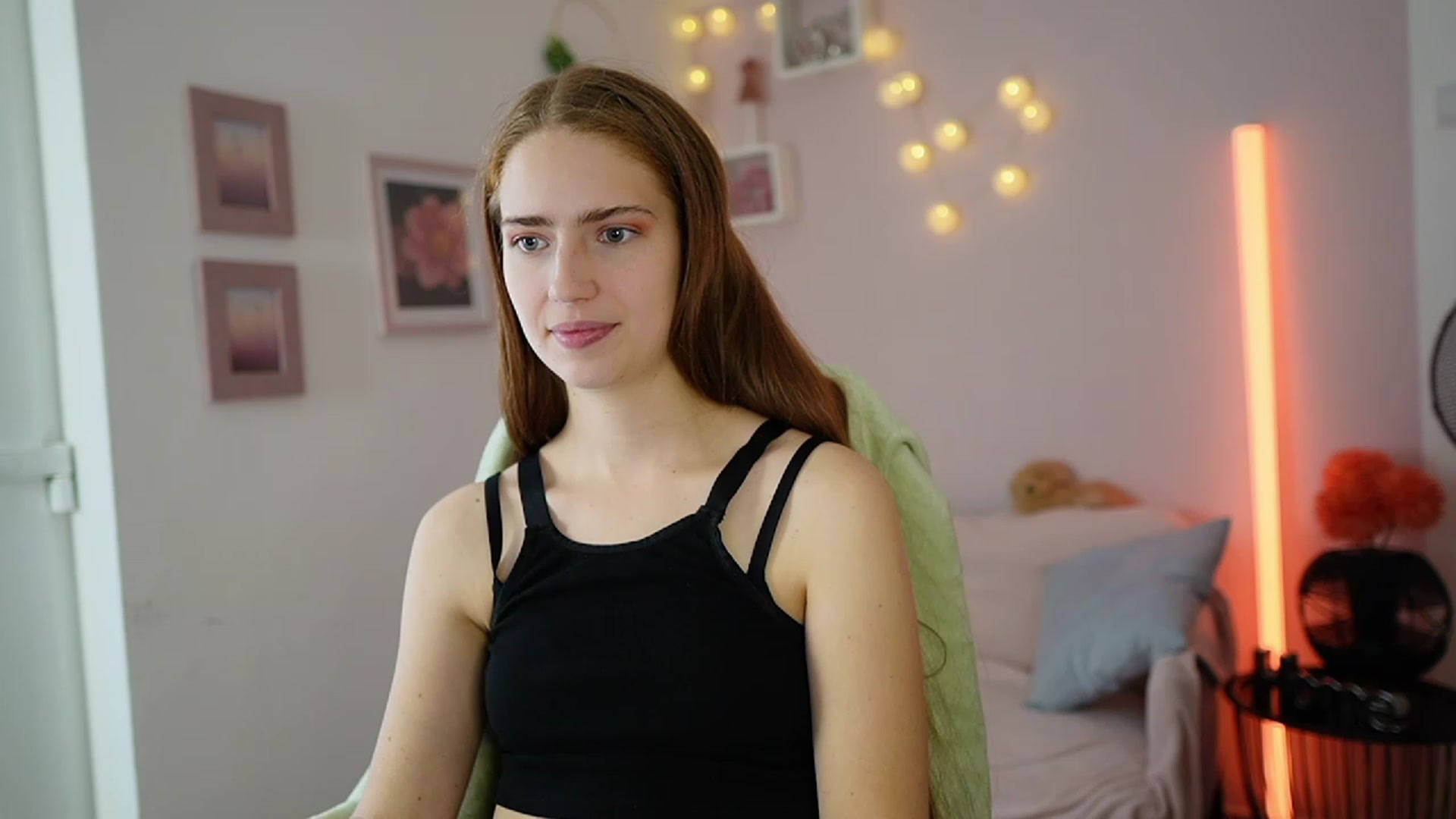 Gallery image thumbnail from Naomi_Woods18's myfreecams stream on, 12/14/2023, 12:39 image 20 of 20