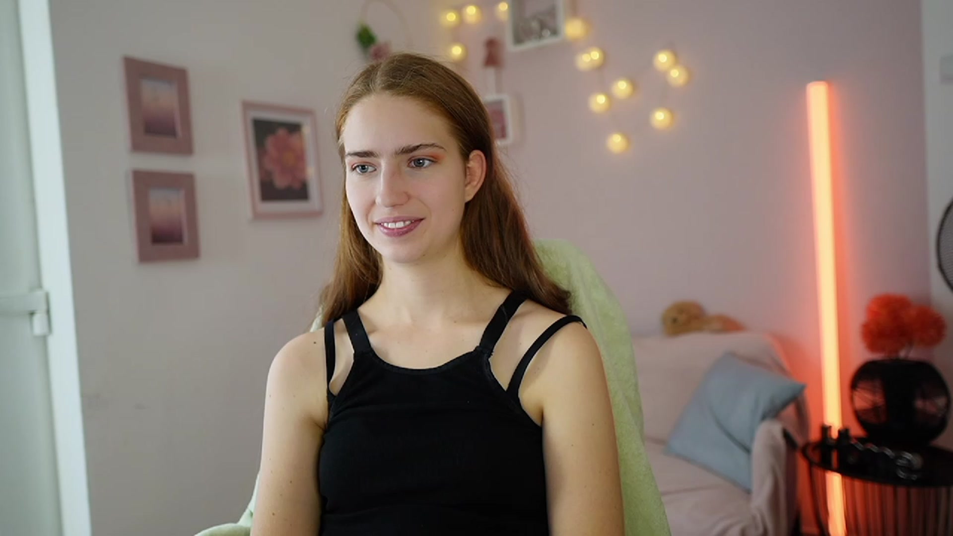 Gallery image thumbnail from Naomi_Woods18's myfreecams stream on, 12/14/2023, 12:39 image 6 of 20