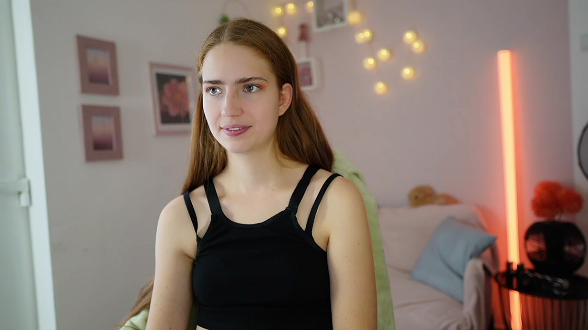 Gallery image thumbnail from Naomi_Woods18's myfreecams stream on, 12/14/2023, 12:39 image 13 of 20