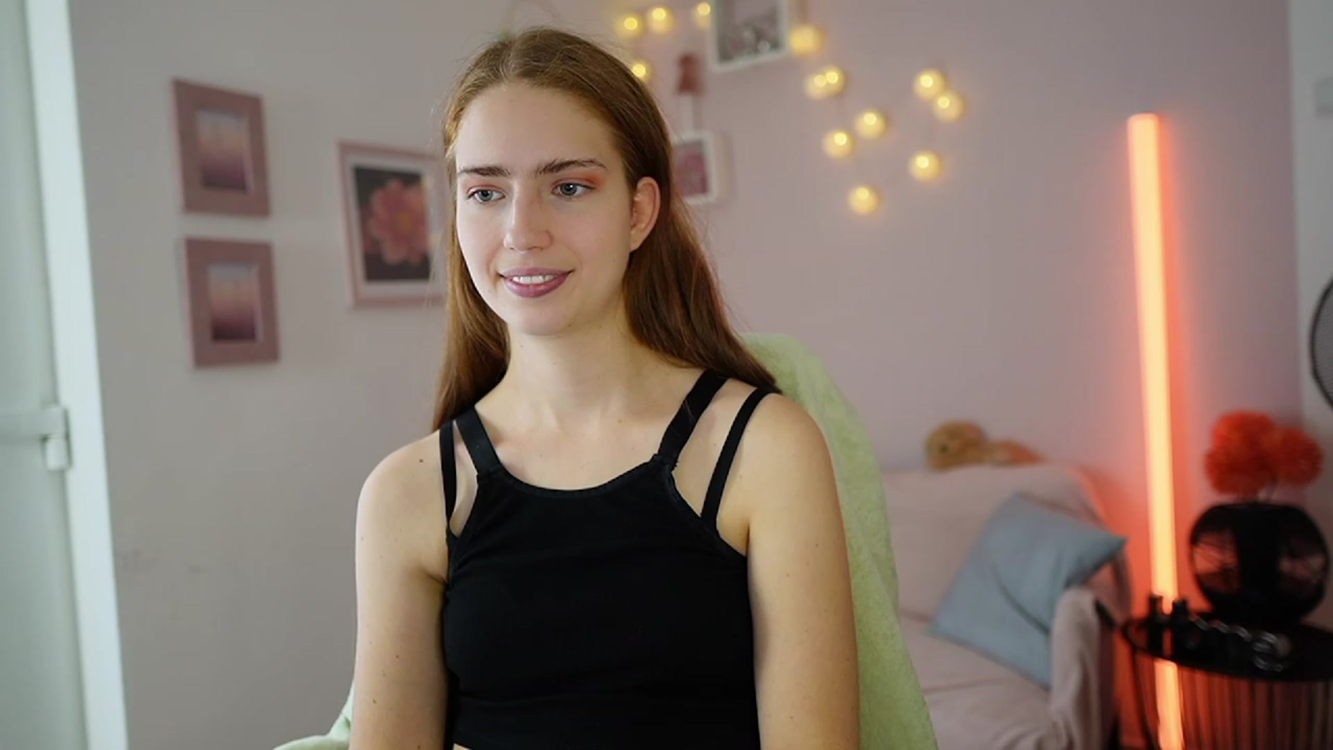Gallery image thumbnail from Naomi_Woods18's myfreecams stream on, 12/14/2023, 12:39 image 4 of 20