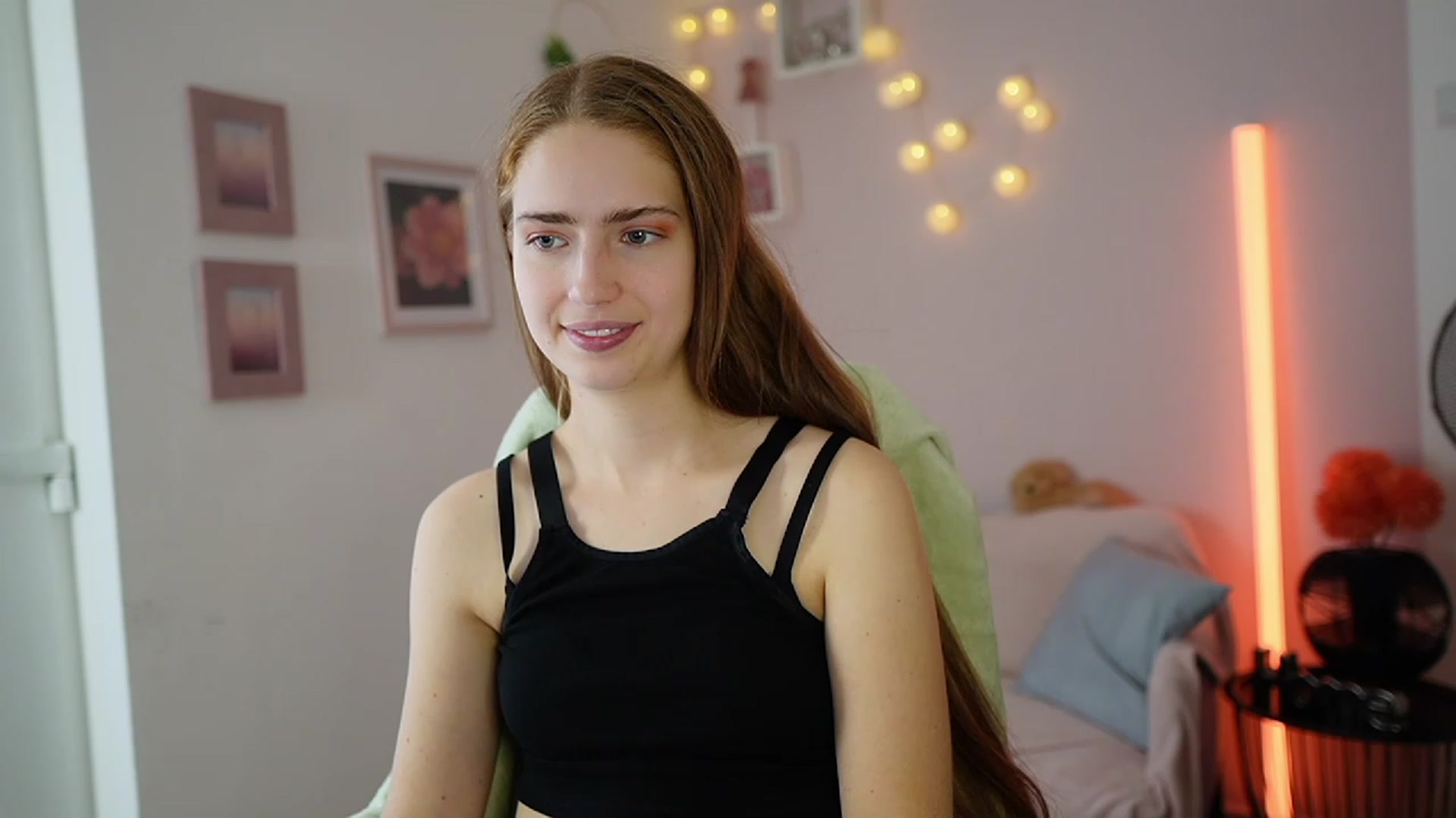 Gallery image thumbnail from Naomi_Woods18's myfreecams stream on, 12/14/2023, 12:39 image 17 of 20